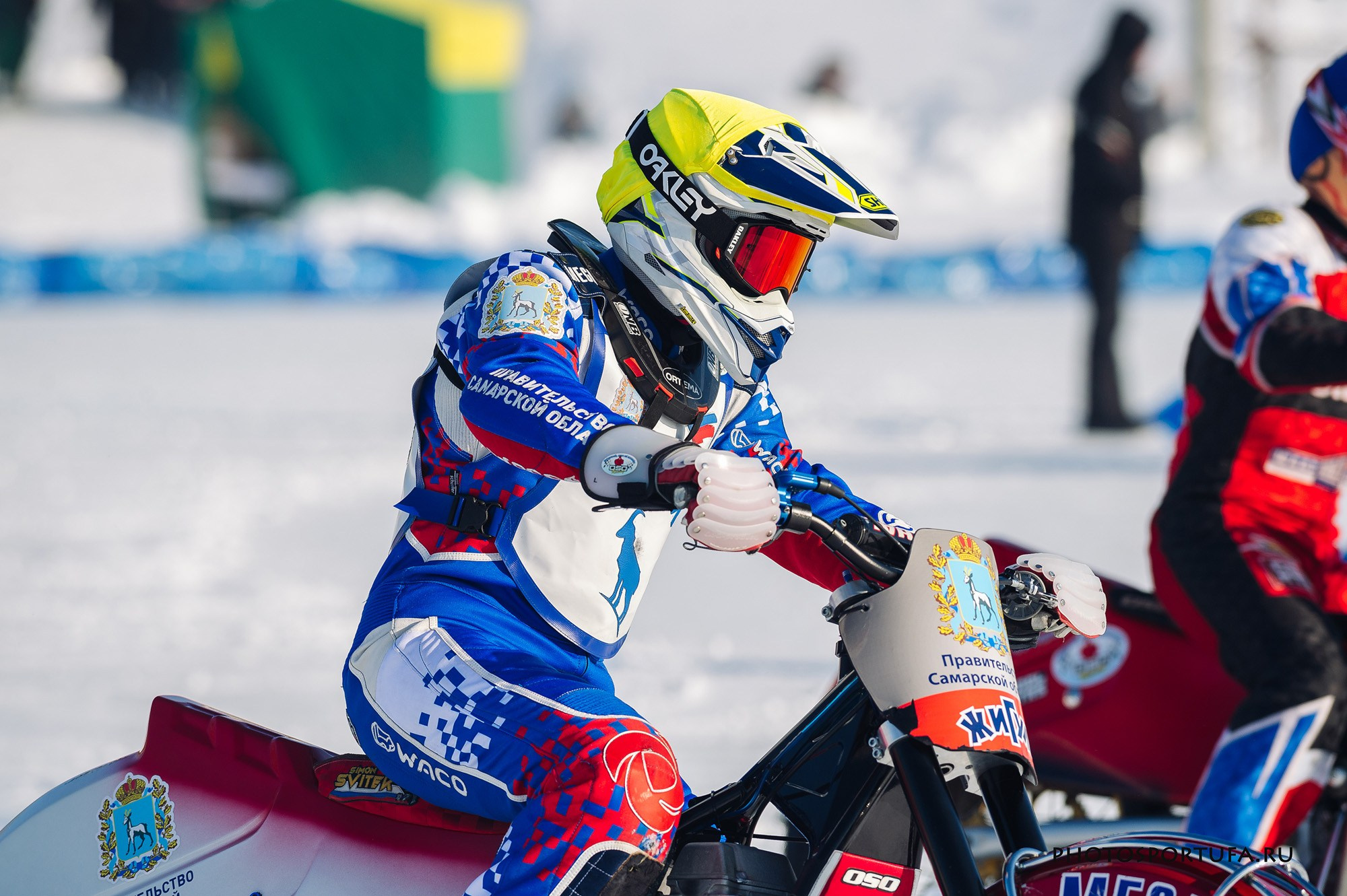 Мотогонку на льду. Спортивный фотограф в Уфе Евгений Буров
