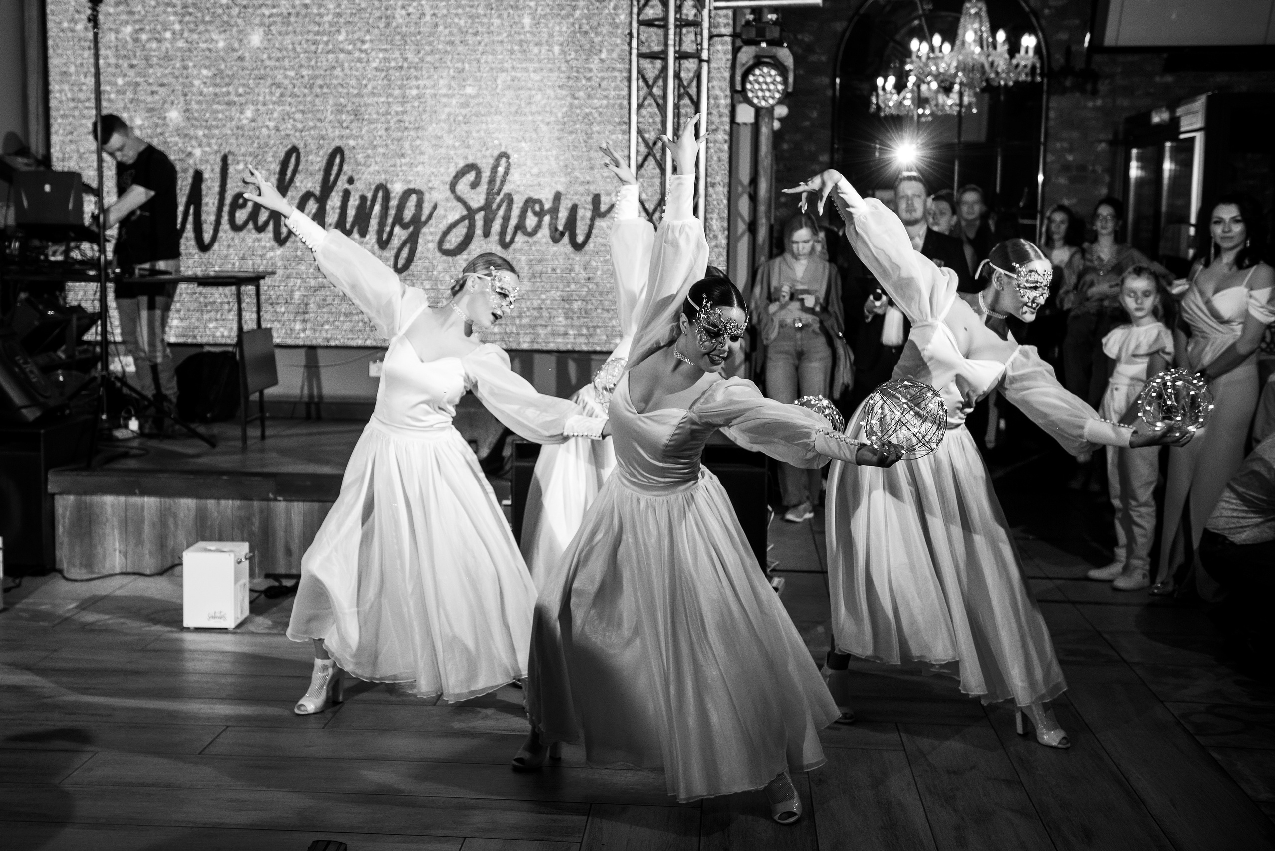 Выступления на банкетных площадках. Танцевальная шоу-группа «GRANAT»