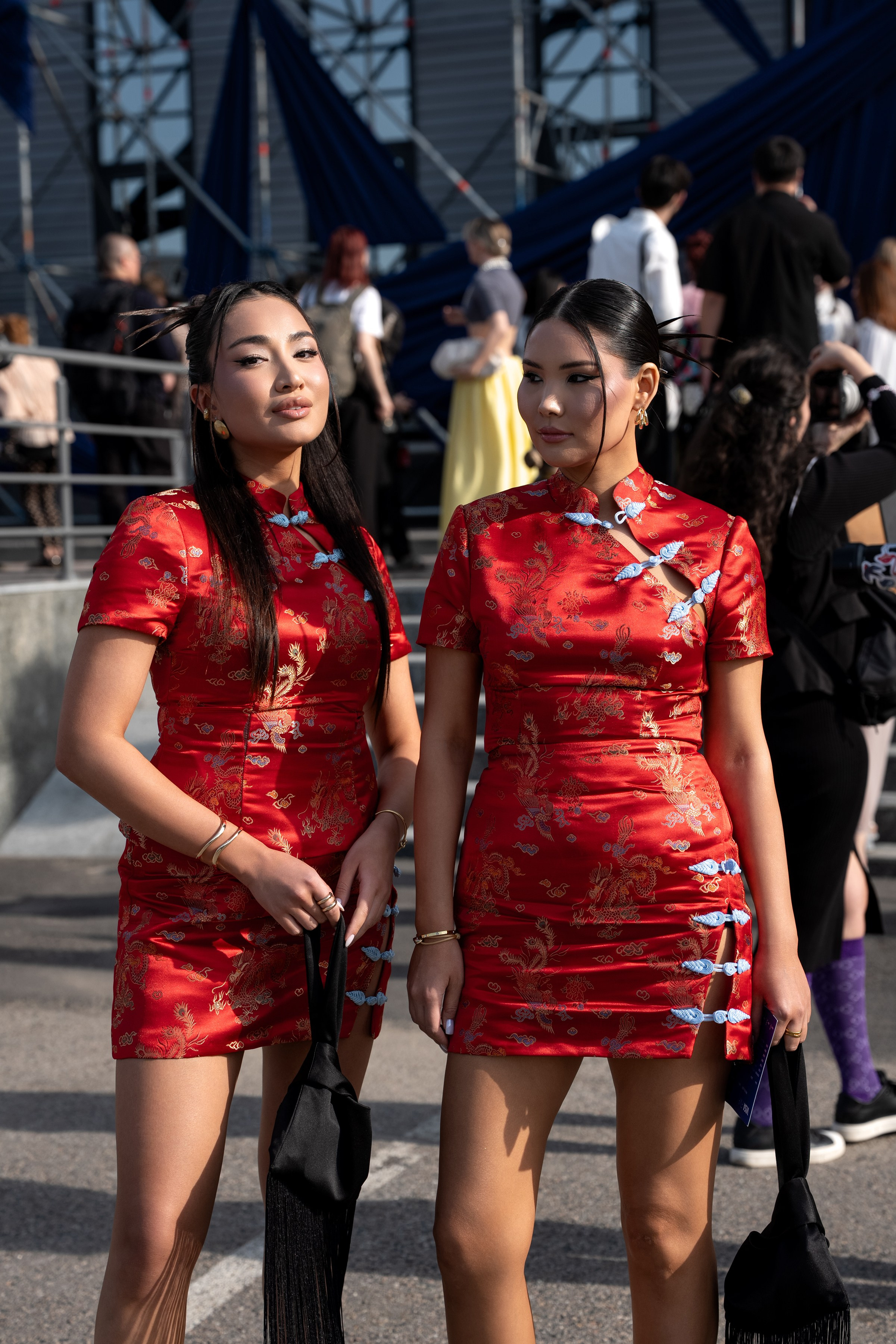 Visa Fashion Week Almaty Pre-Fall 2026 April StreetStyle Day 1. Сайт Алматинского НЮ АРТ, будуар и фэшн фотографа Дениса Карпенко