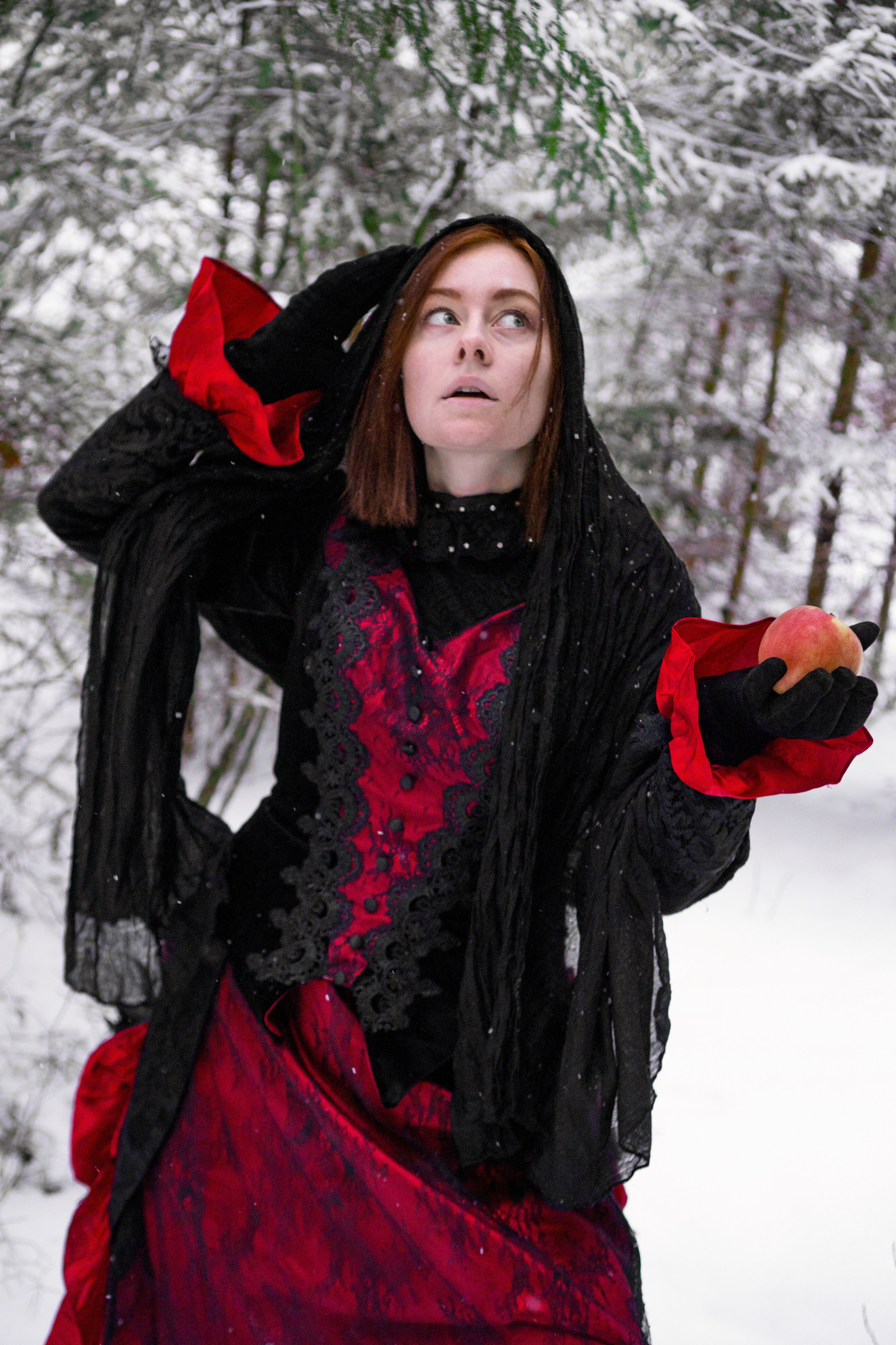 Зимняя жанровая женская фотосессия. Фотограф Максим Ерёмин