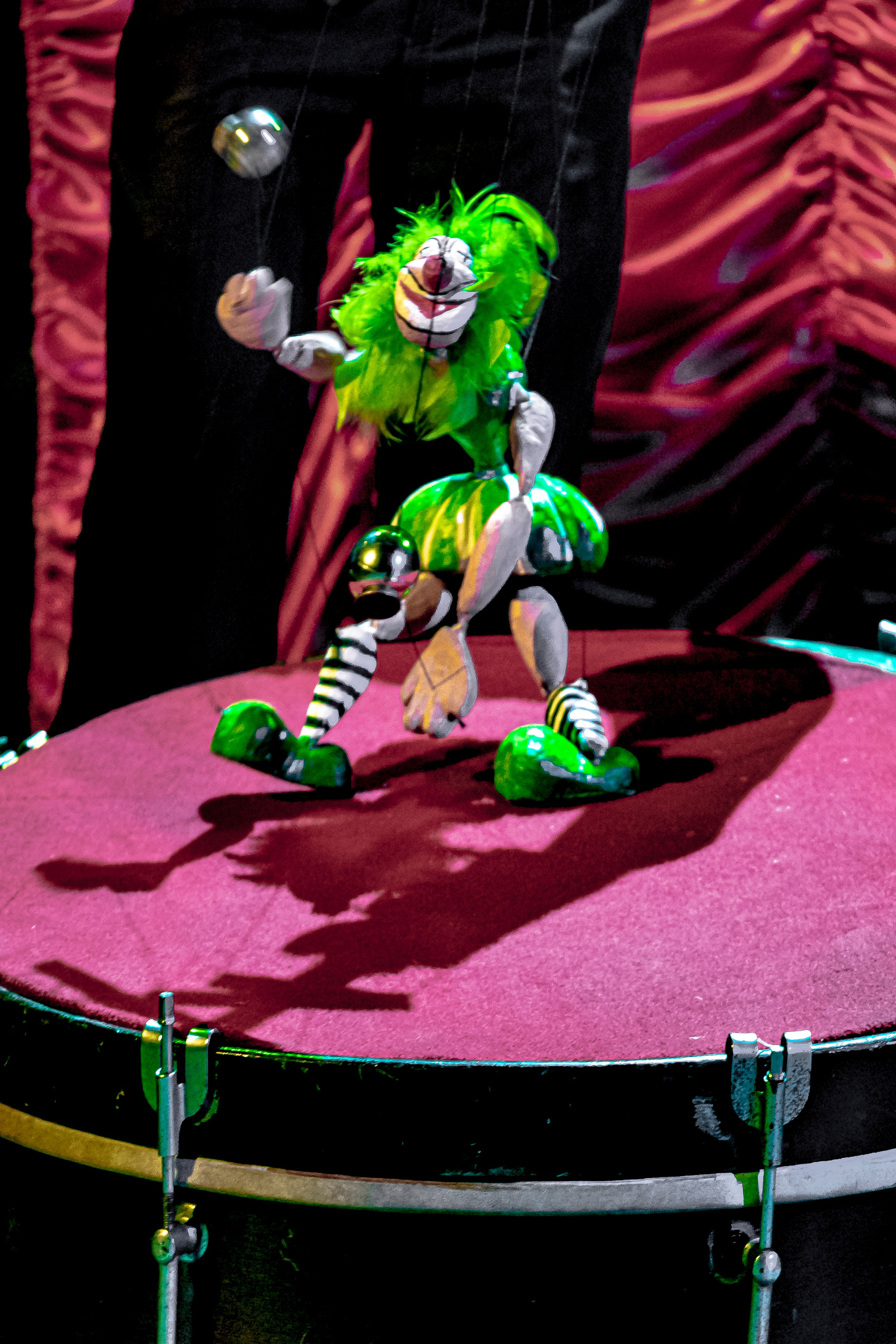 Цирк из Саквояжа спектакль театра САКВОЯЖ. Фотограф в Сочи Юрий Шептаев