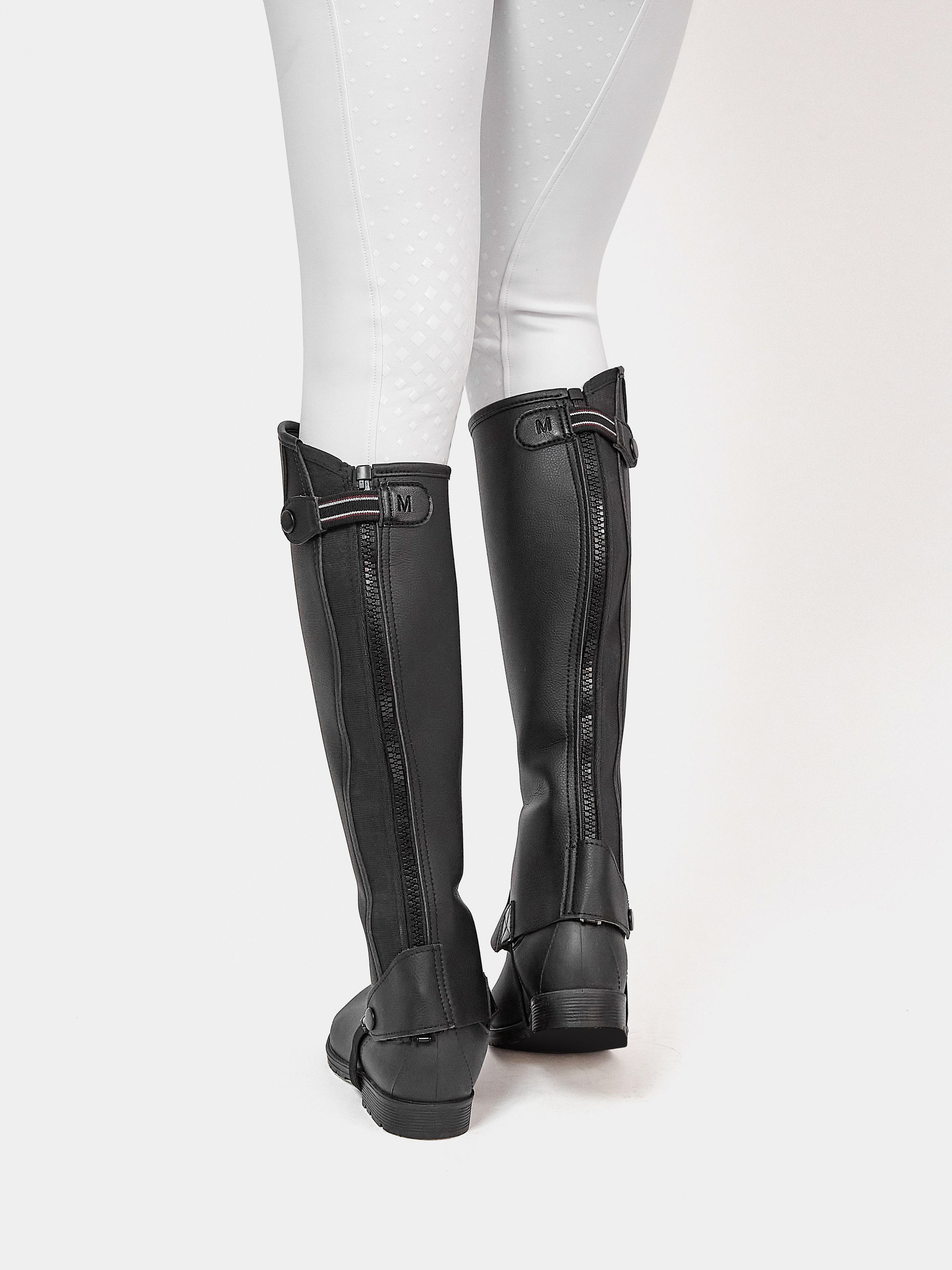 Фотосъемка с моделью на белом фоне. Коммерческий фотограф в Москве Павел Володин