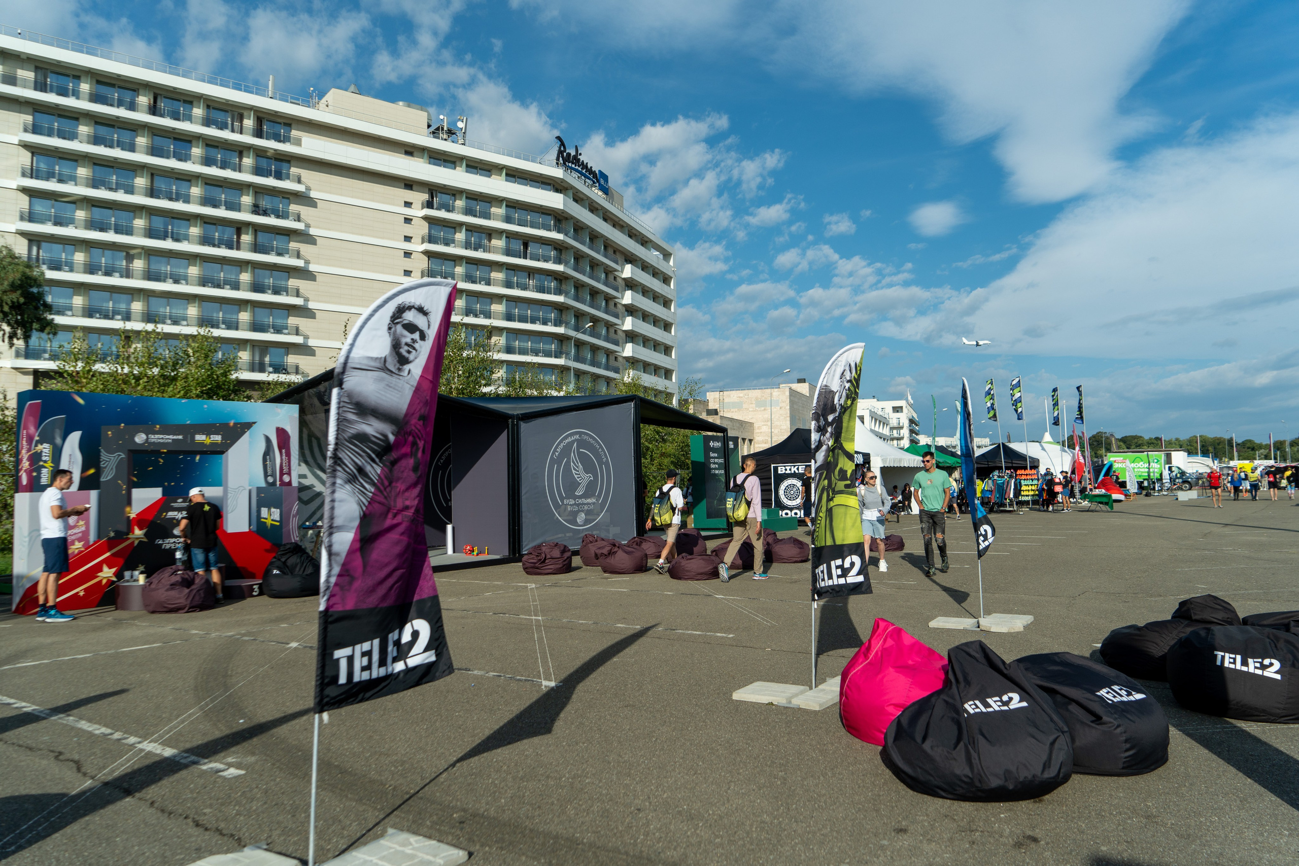 Фотоотчет партнерской интеграции для компании TELE2 на фестивале Ironstar. Репортажный фотограф в Красной Поляне и Сочи Павлюченко Екатерина