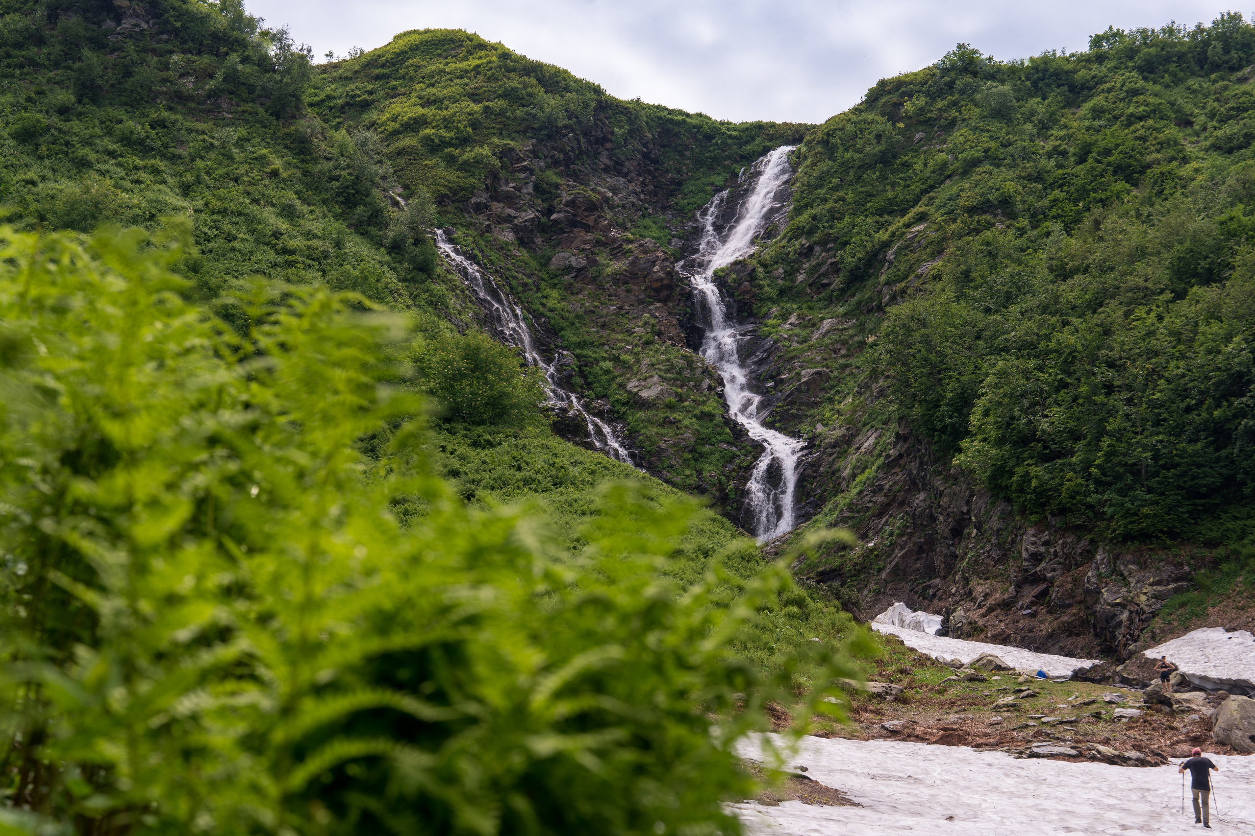 MICE мероприятие для компании «Доставка морем»: хайкинг к Ачипсинским водопадам. Репортажный фотограф в Красной Поляне и Сочи Павлюченко Екатерина
