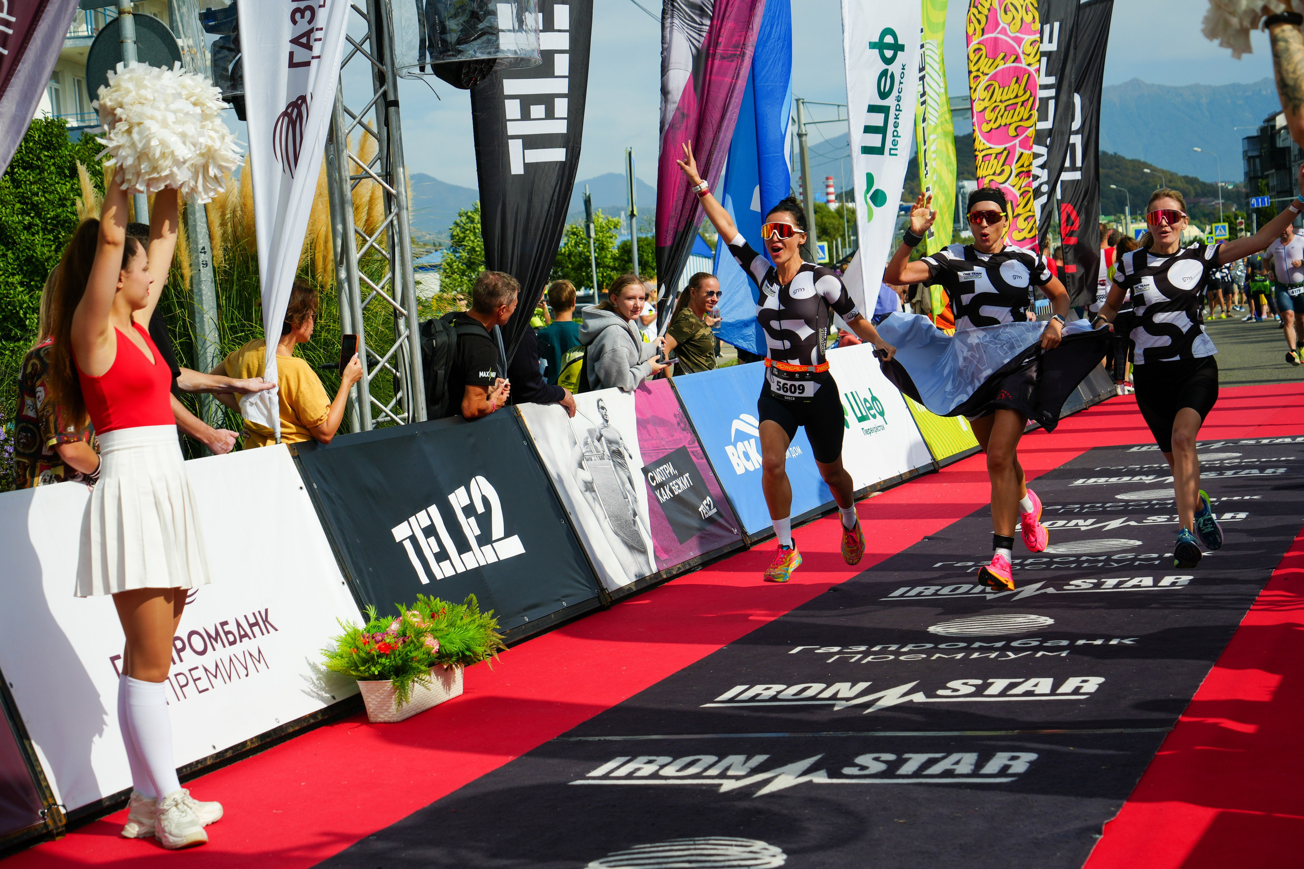 Фотоотчет партнерской интеграции для компании TELE2 на фестивале Ironstar. Репортажный фотограф в Красной Поляне и Сочи Павлюченко Екатерина