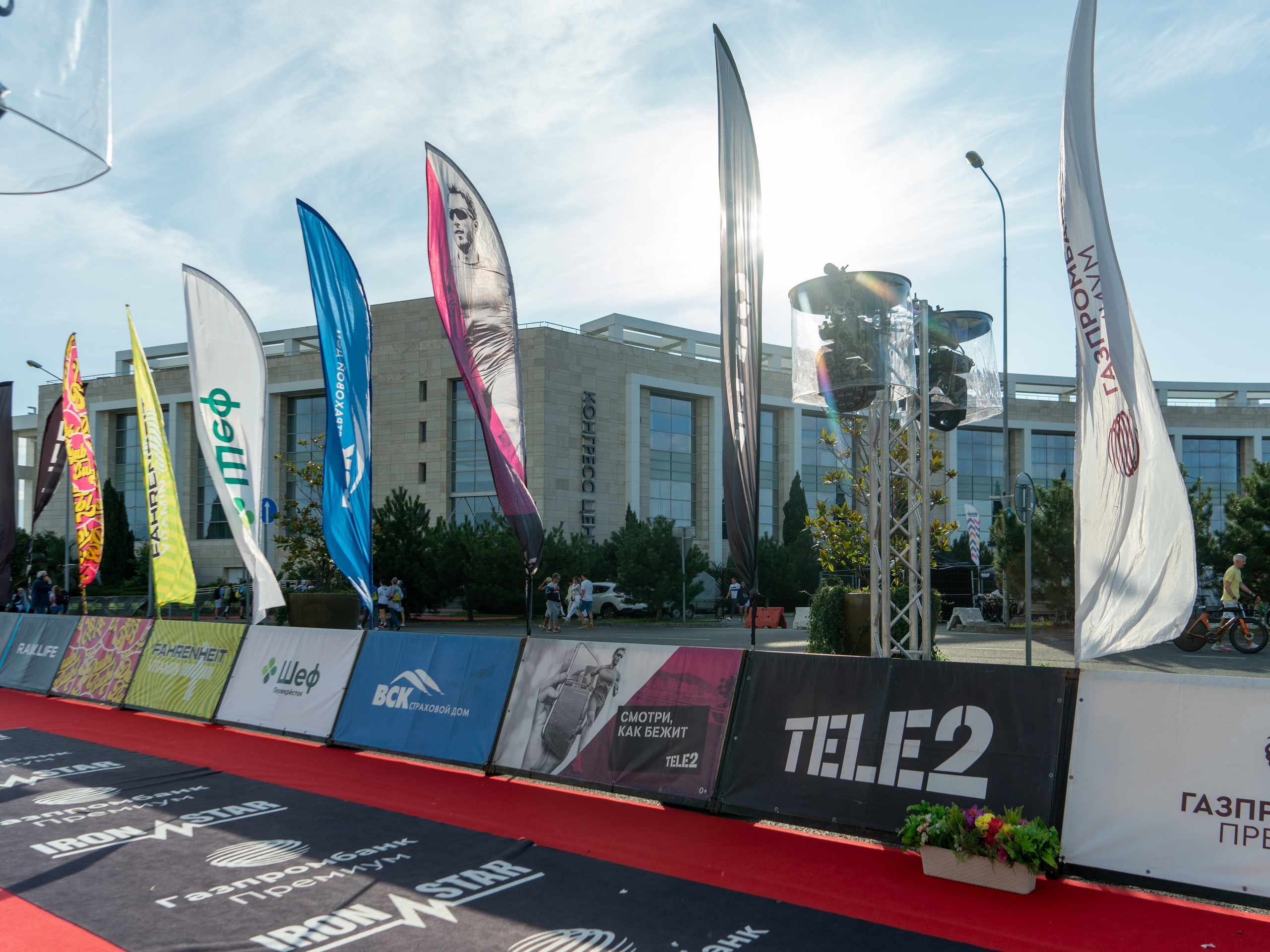 Фотоотчет партнерской интеграции для компании TELE2 на фестивале Ironstar. Репортажный фотограф в Красной Поляне и Сочи Павлюченко Екатерина