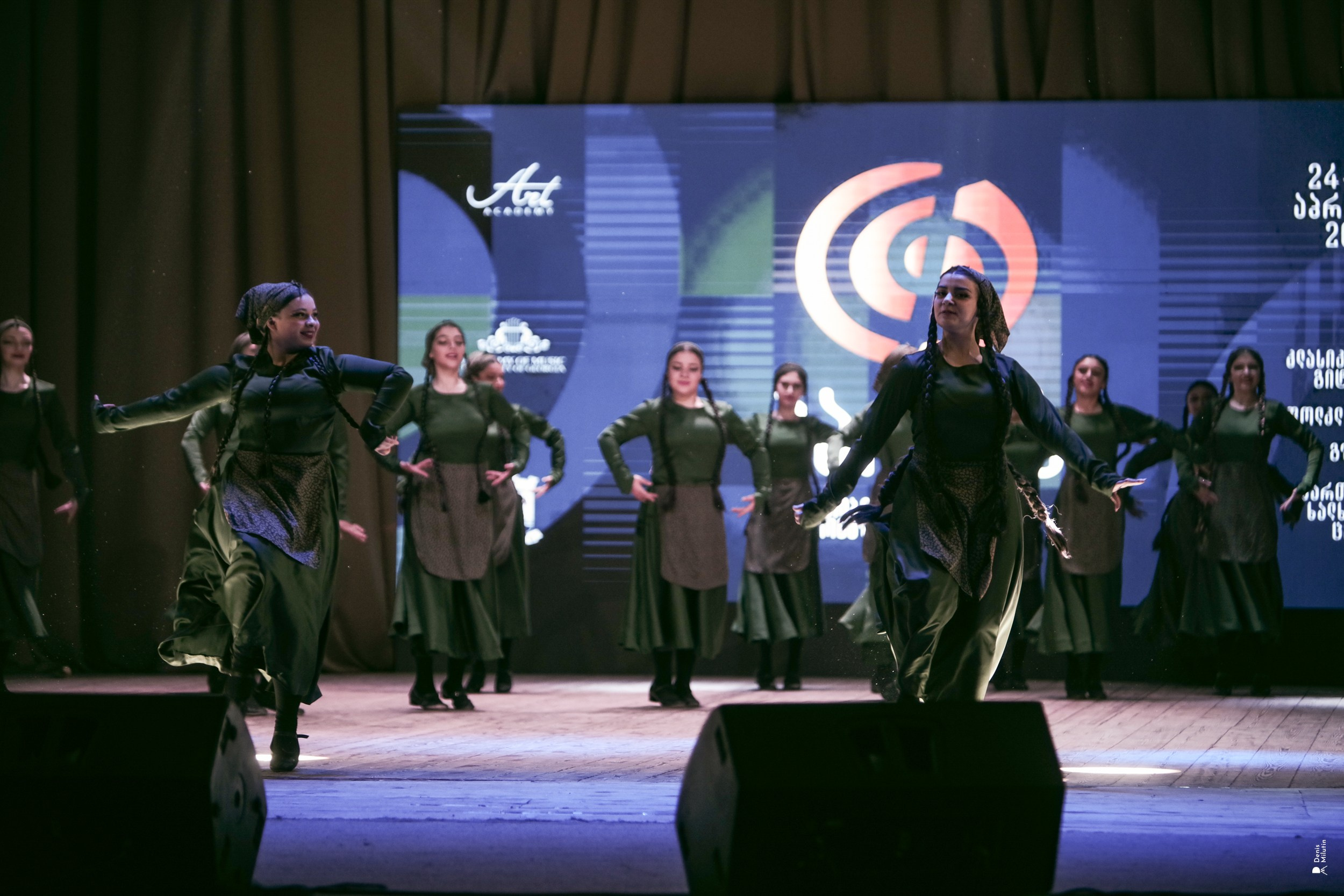 Танцы в Хоби. Портретный фотограф Денис Милютин