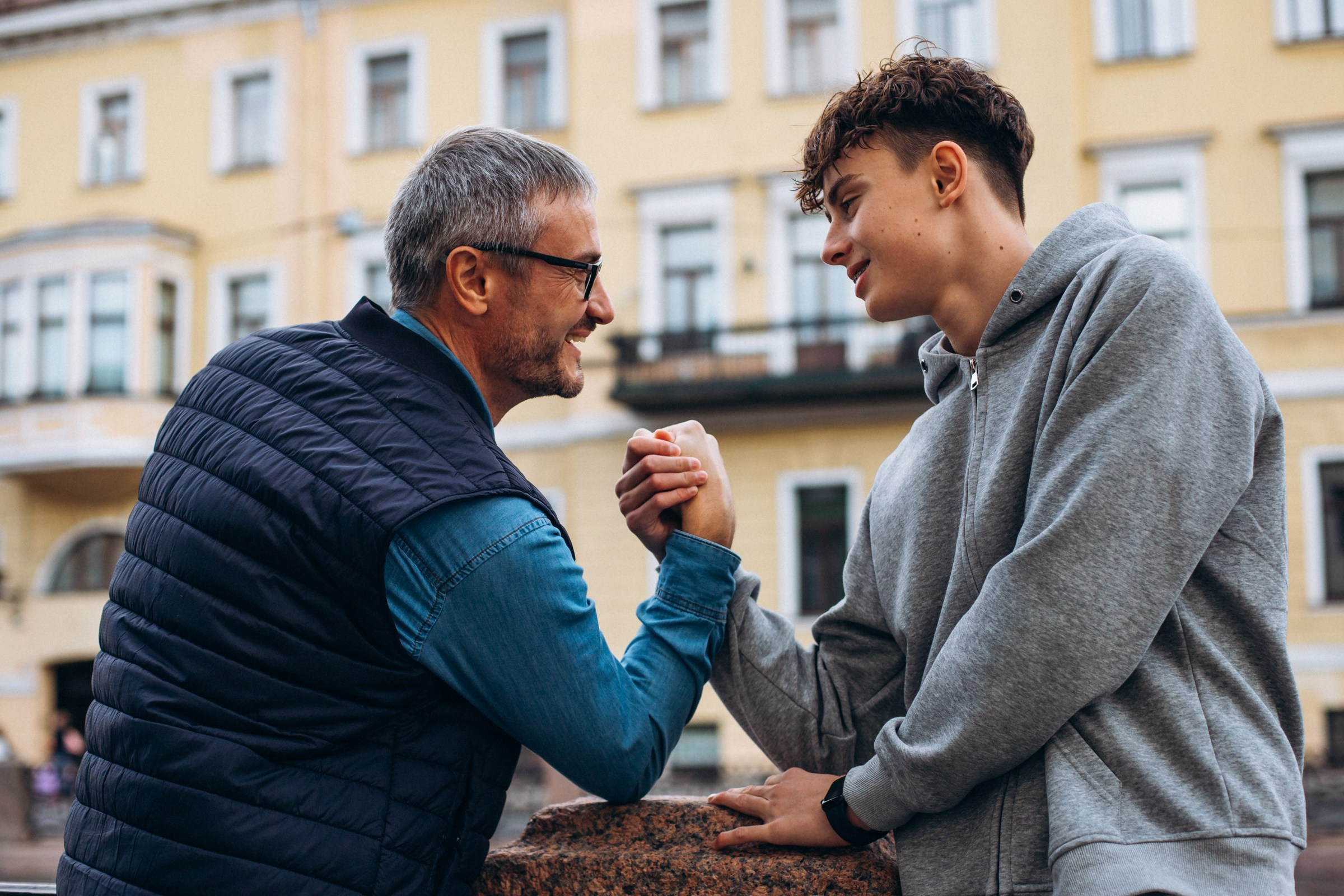 Анна с семьей в августе. Фотопрогулка в Петербурге. Индивидуальный и семейный фотограф в Санкт-Петербурге