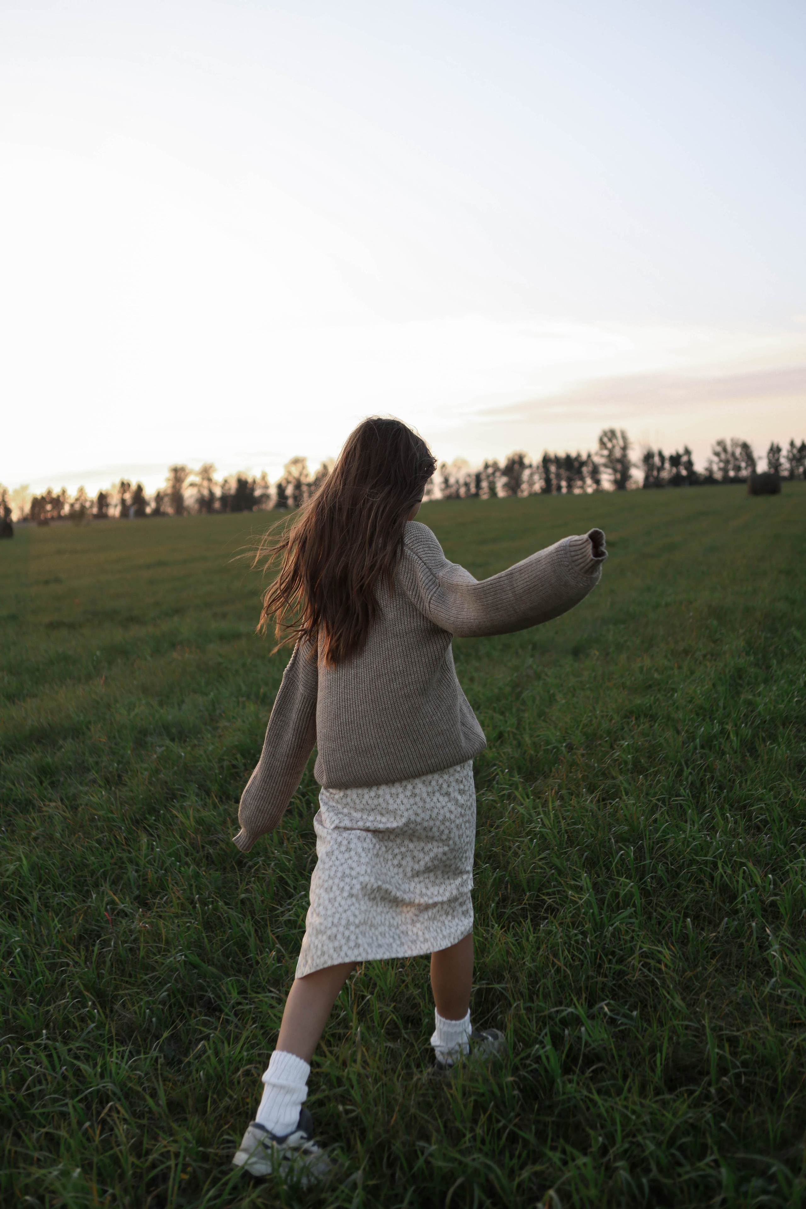Три сестры в поле. Фотограф Белово Полина