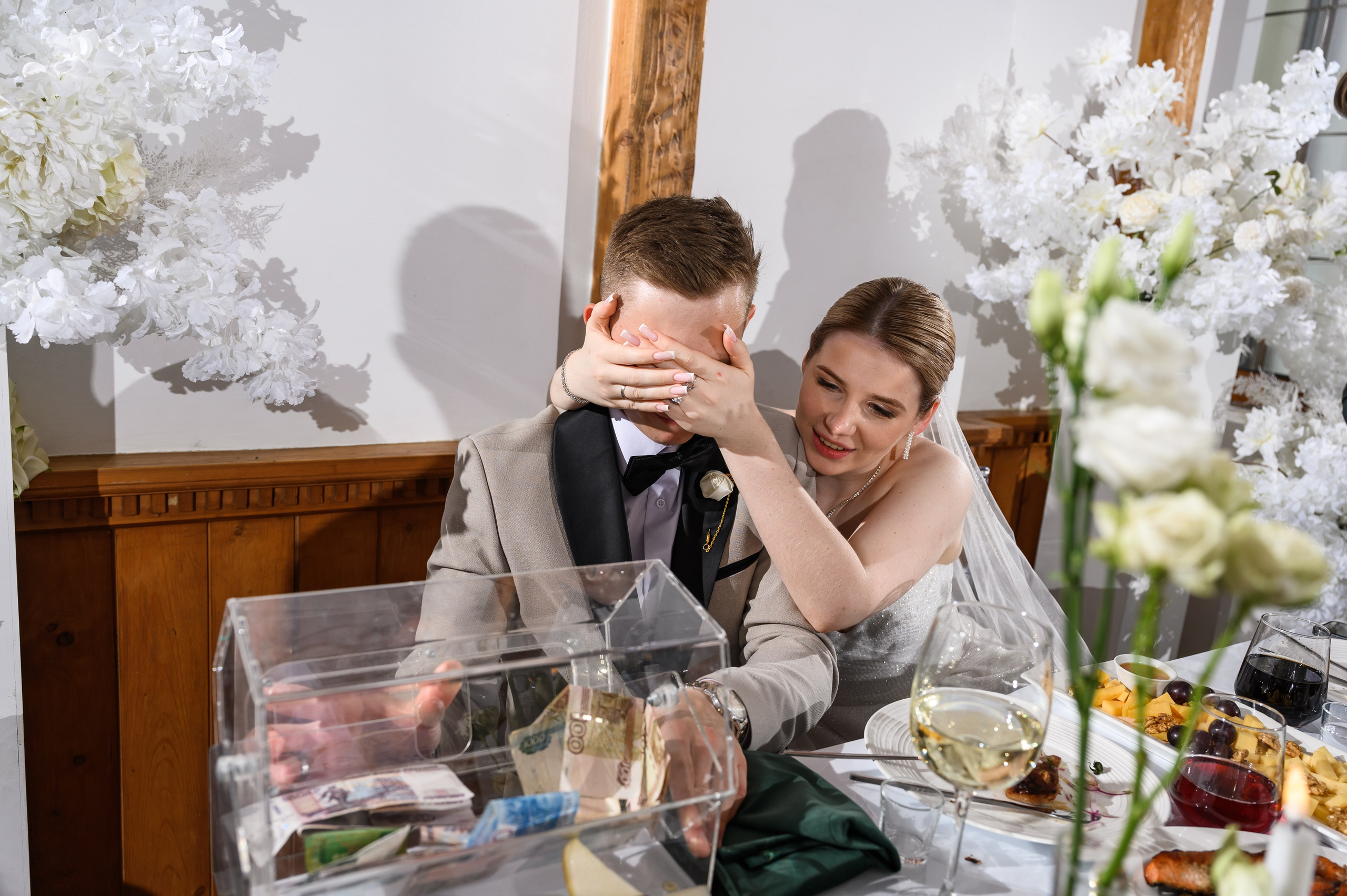 Свадебная фотосессия Банкетный зал Замок Монсоро. Свадебный фотограф Москва Юрий Кульман