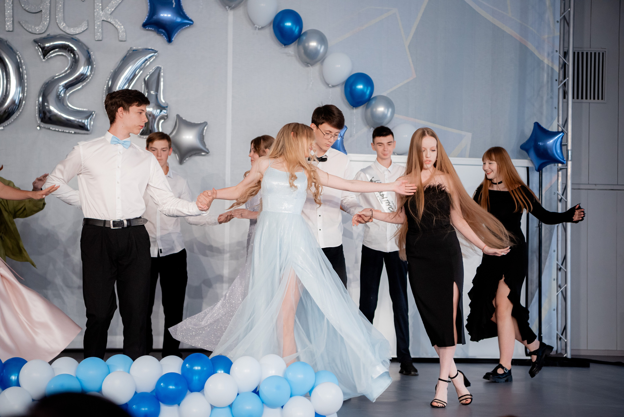 86 школа. Вручение. ДК Тракторозаводского района. Фотограф в Волгограде и Волжском Александр Горбань