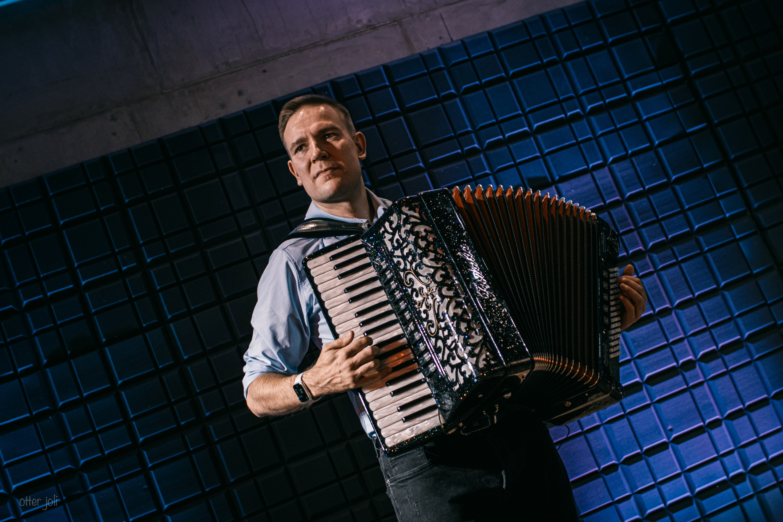 STREET ACCORDION. Концертный репортёр Валерия Сафина