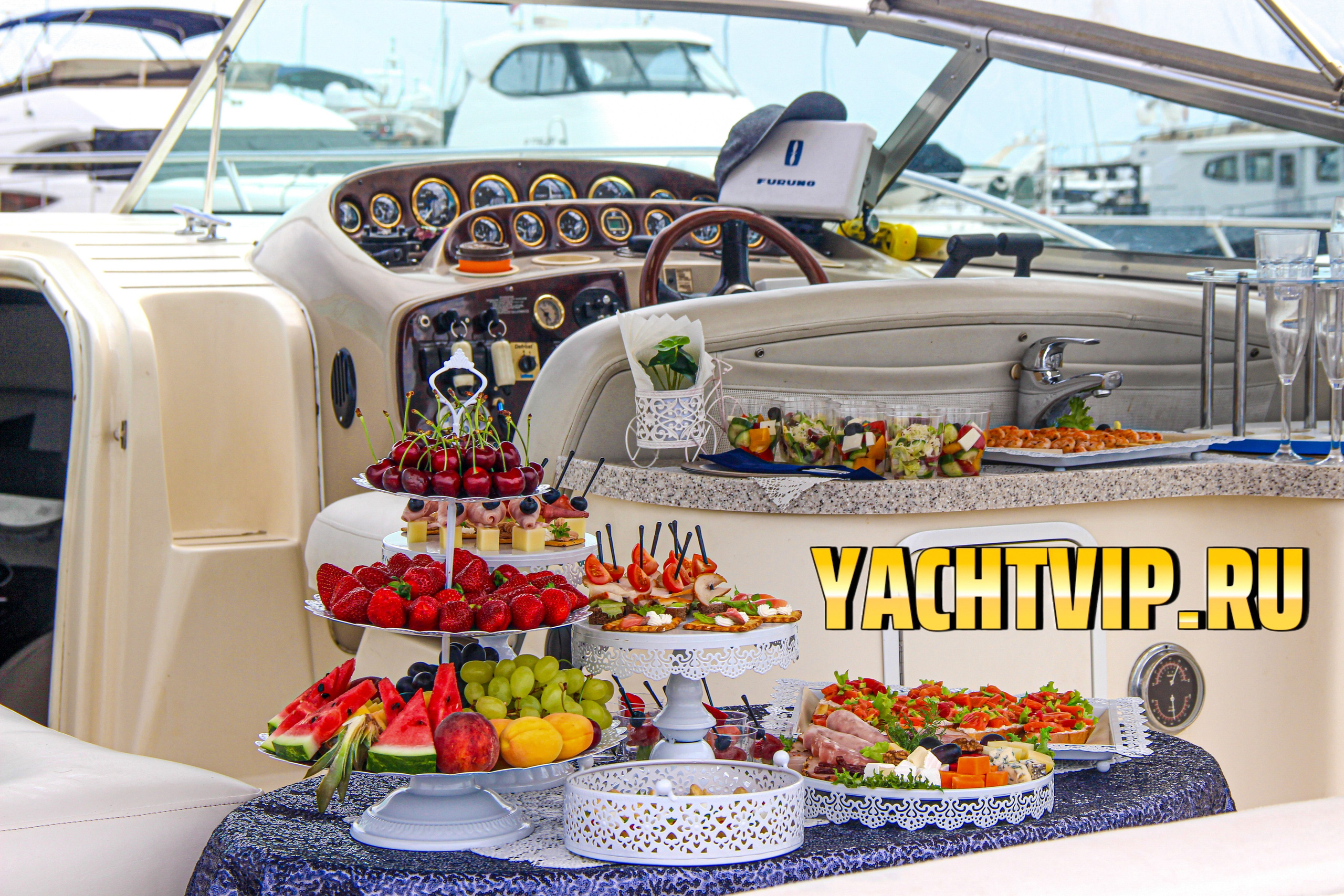 Кейтеринг на яхтах День рождение Девичник Мальчишник. Аренда Яхт в Сочи от Эконом до Премиум Класса