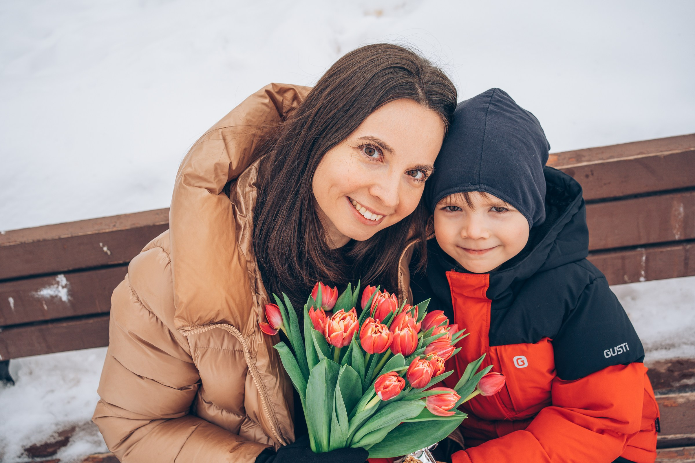 Ксюша и Тюльпаны женская съемка. Семейный видеограф и фотограф Соснина Марина