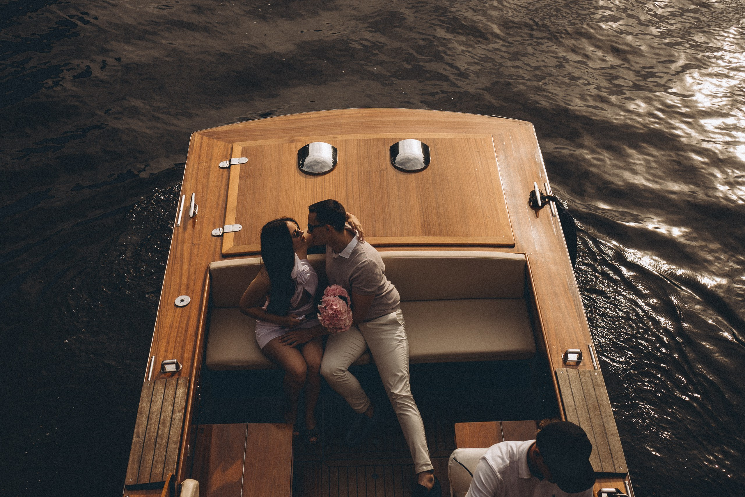 СВАДЕНБНАЯ СЬЕМКА НА КАТЕРЕ ПО КАНАЛАМ САНКТ-ПЕТЕРБУРГА И В АКВАТОРИИ НЕВЫ. Профессиональный фотограф, Санкт-Петербург — Виктория Богомолова