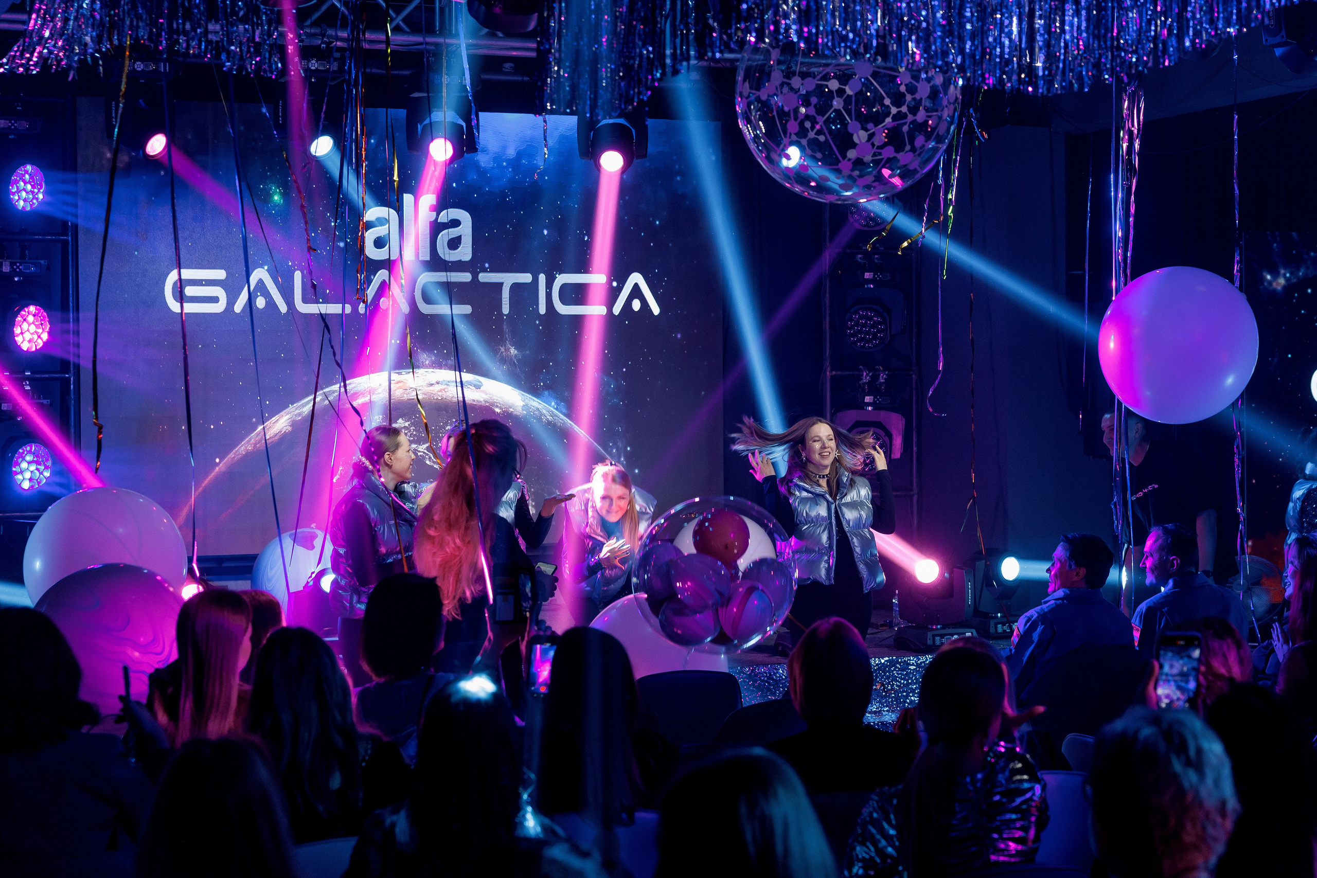 Alfa Galactic. Кадровик продакшн: Фото и видеосъемка форумов, конференций, масштабных событий в Иркутске