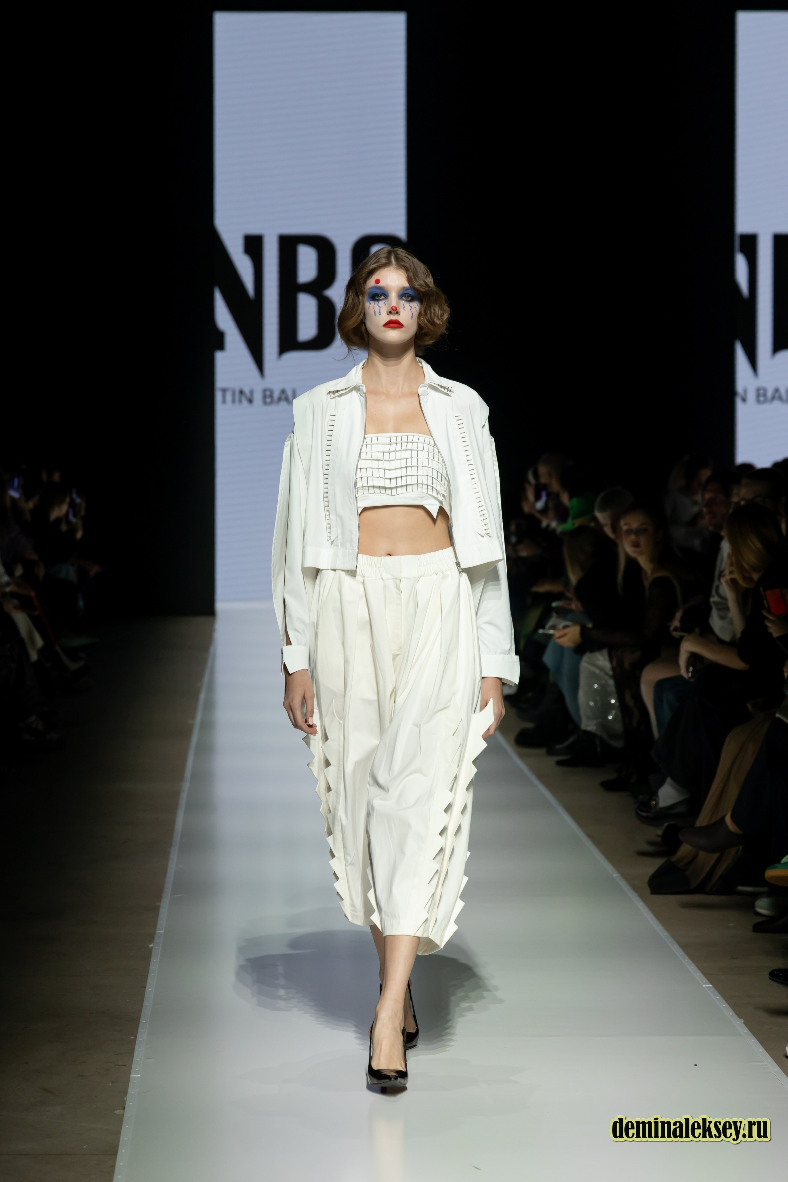 Московская неделя моды 2024 9 октября дизайнер NITIN BAL CHAHUAN presented by Fashion Design Council of India. Репортажный, семейный и студийный фотограф в Москве Демин Алексей