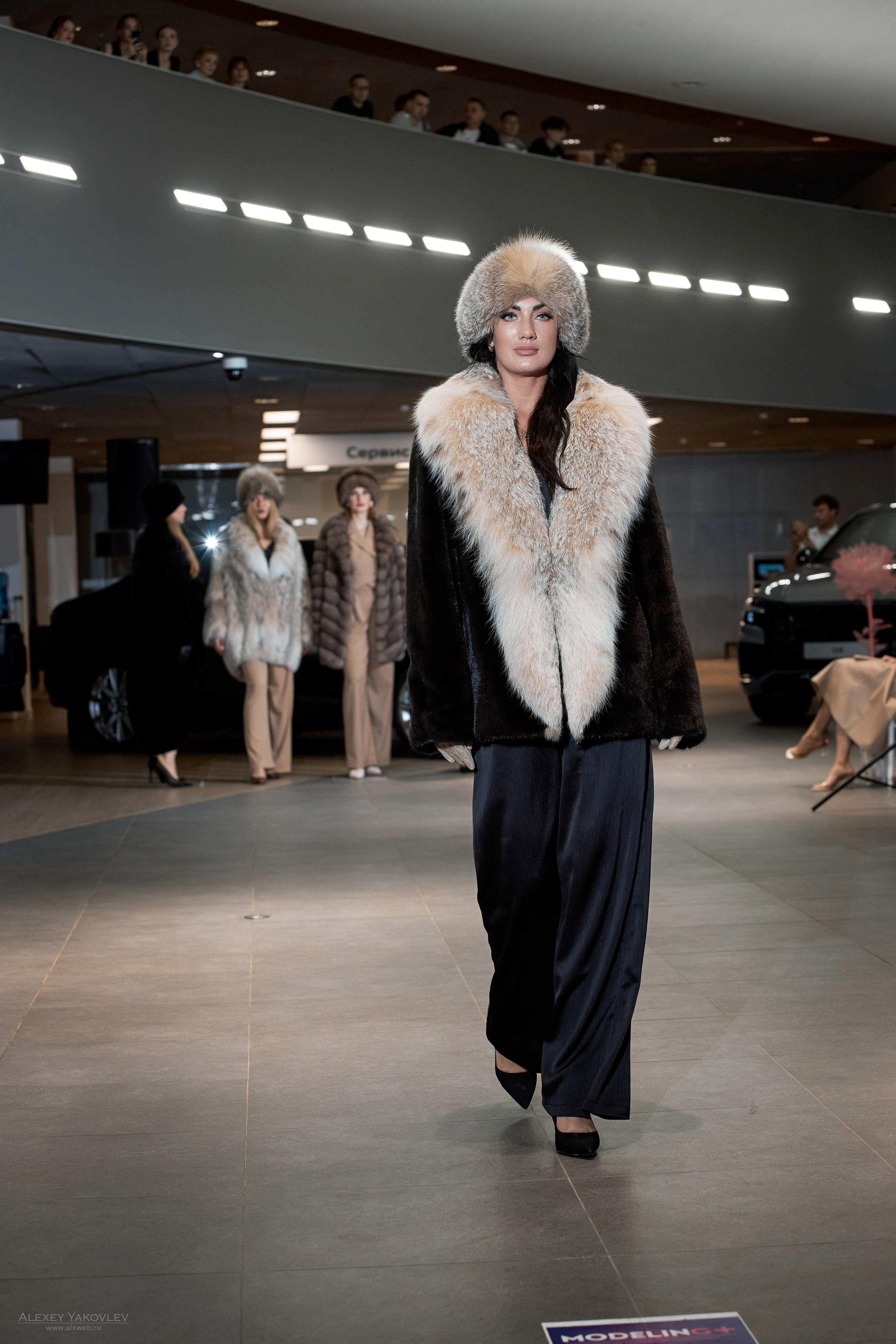 Модный показ PRE-FALL модельной школы Modeling+. Фотограф Алексей Яковлев