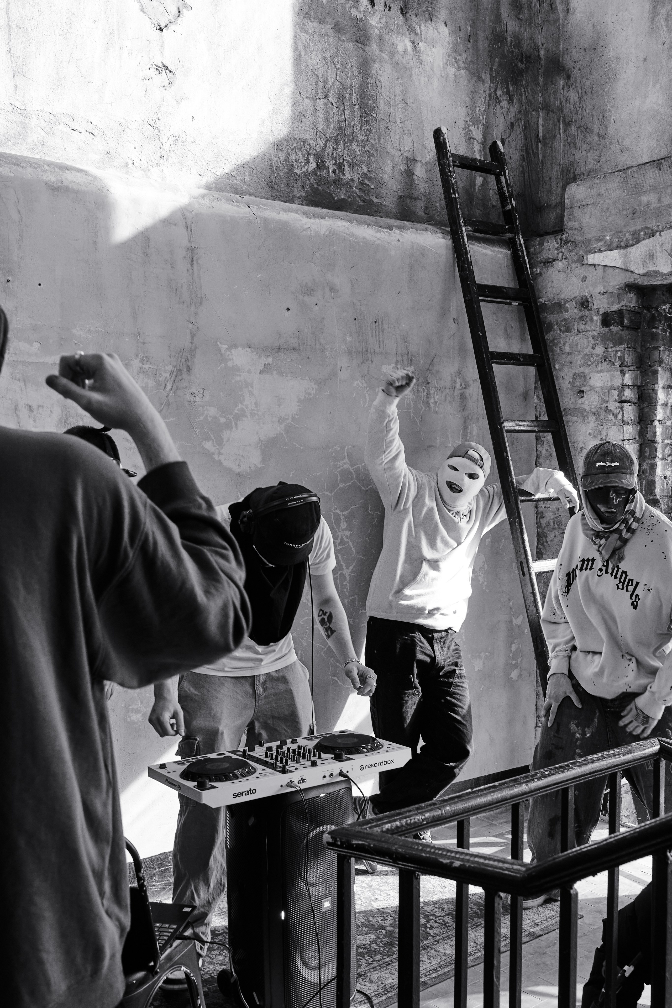 DNK. Московский фотограф WHRMZD