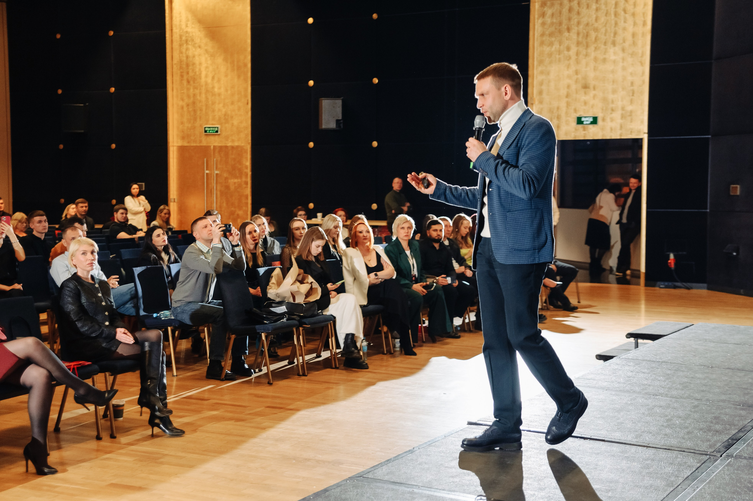 Бизнес-конференция. Фотограф в Екатеринбурге Артём Зайнетдинов