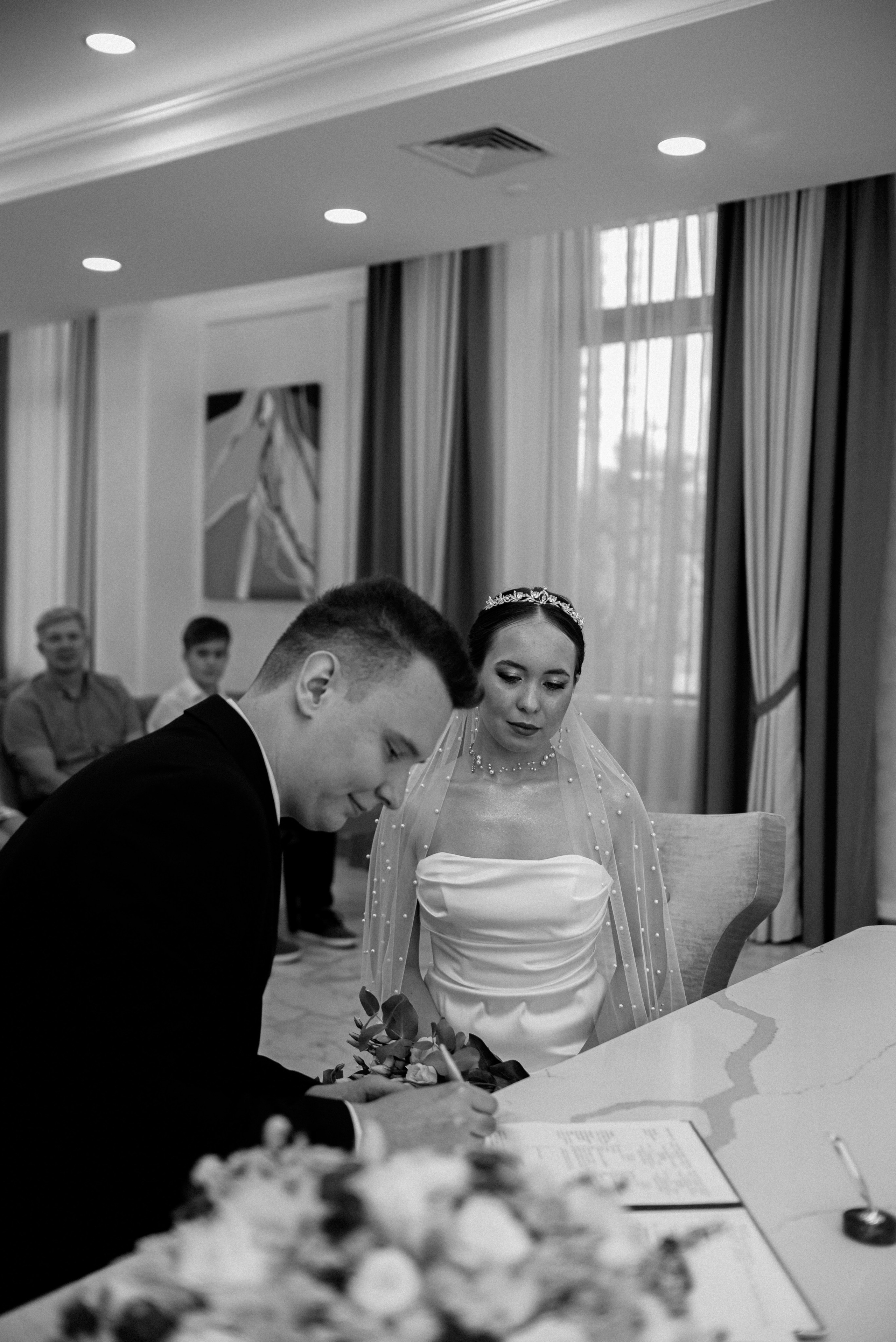 Подписание акта о заключении брака, свадебный репортаж в ЗАГСе Южное Бутово