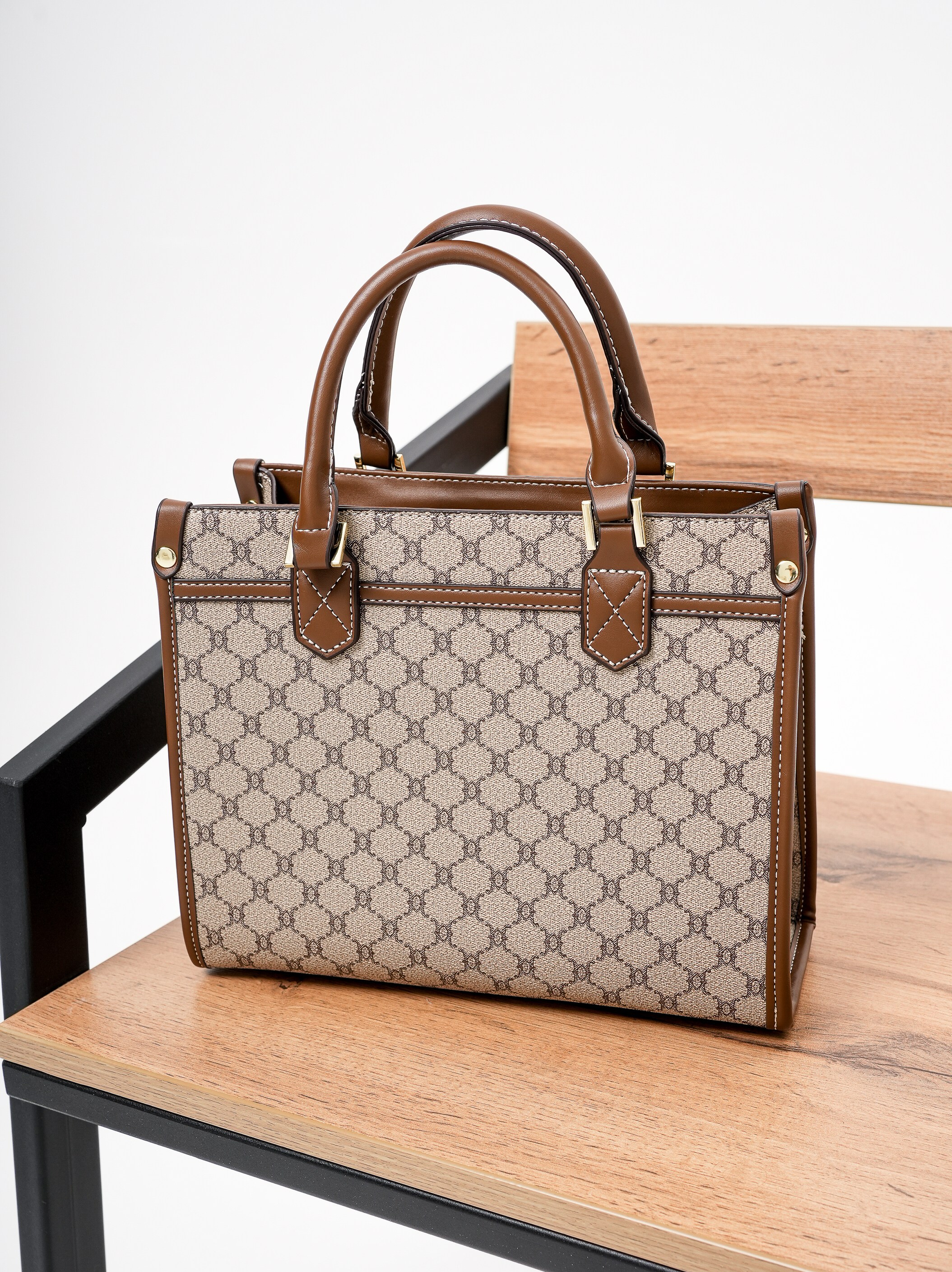 Съемка женского рюкзака для маркетплейсов озон и валберис. Фотограф Оксана Токарева Ижевск