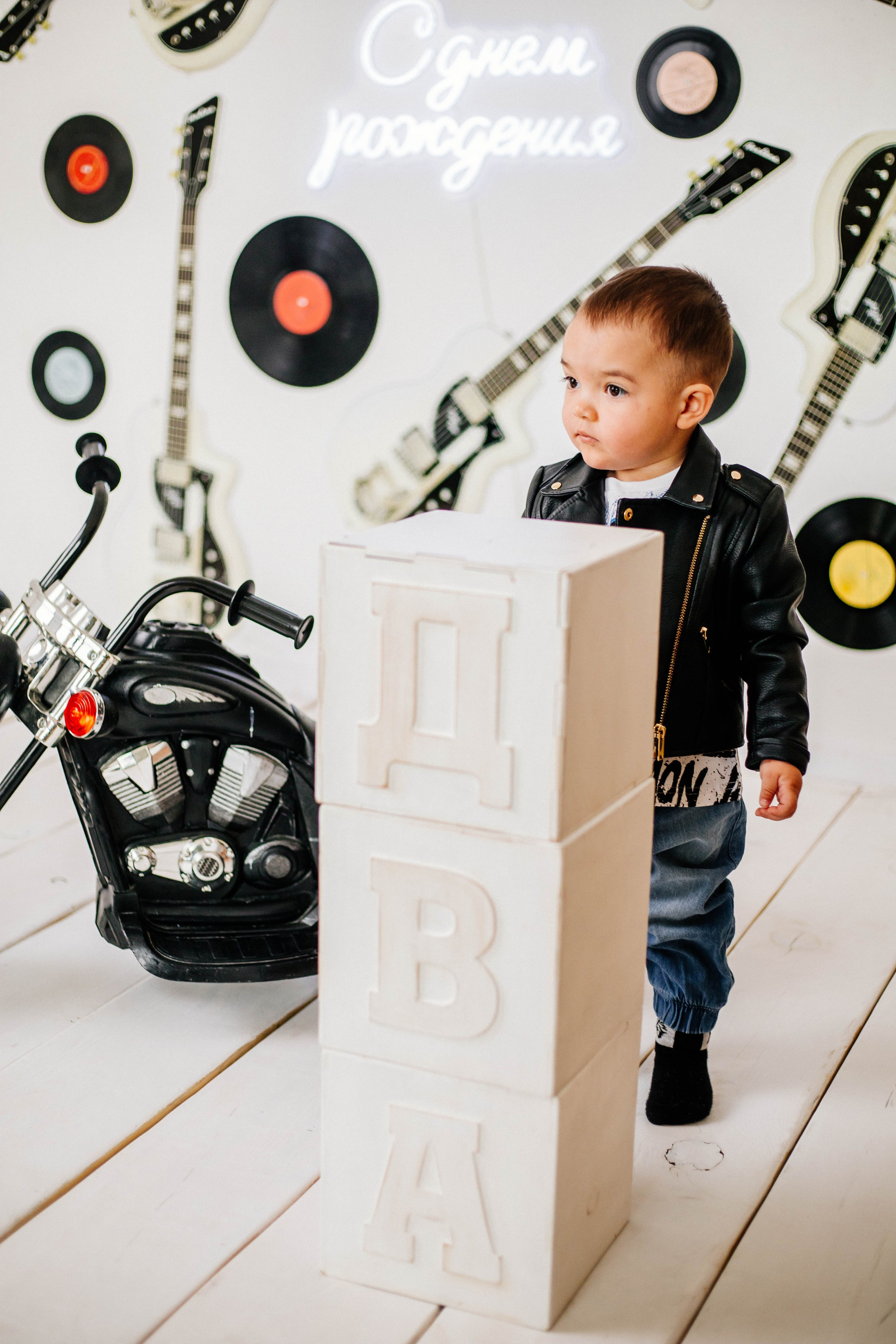 Лев с семьей. Рыжова Тамара