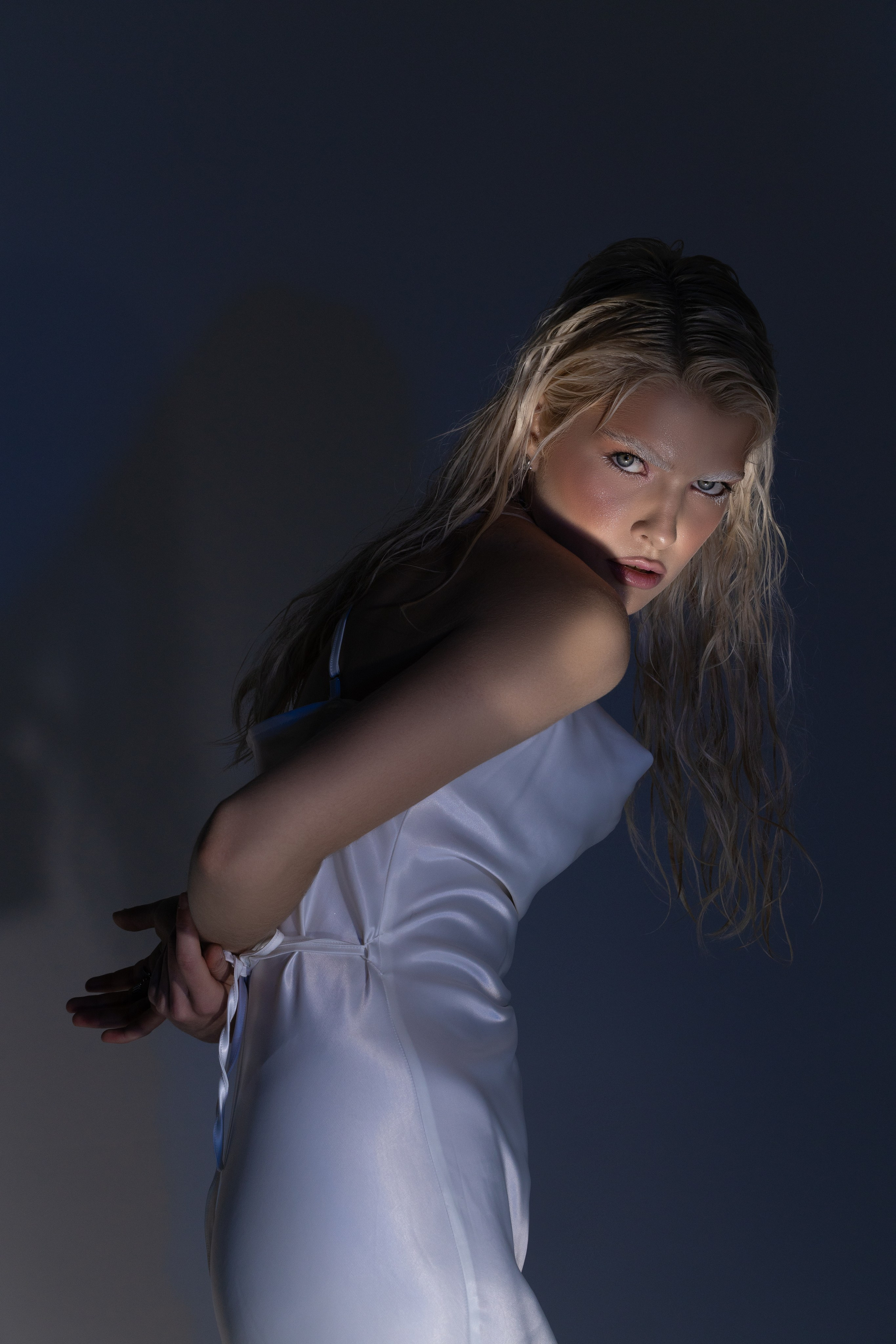 Цветной свет и фигуры. Фотограф Минск