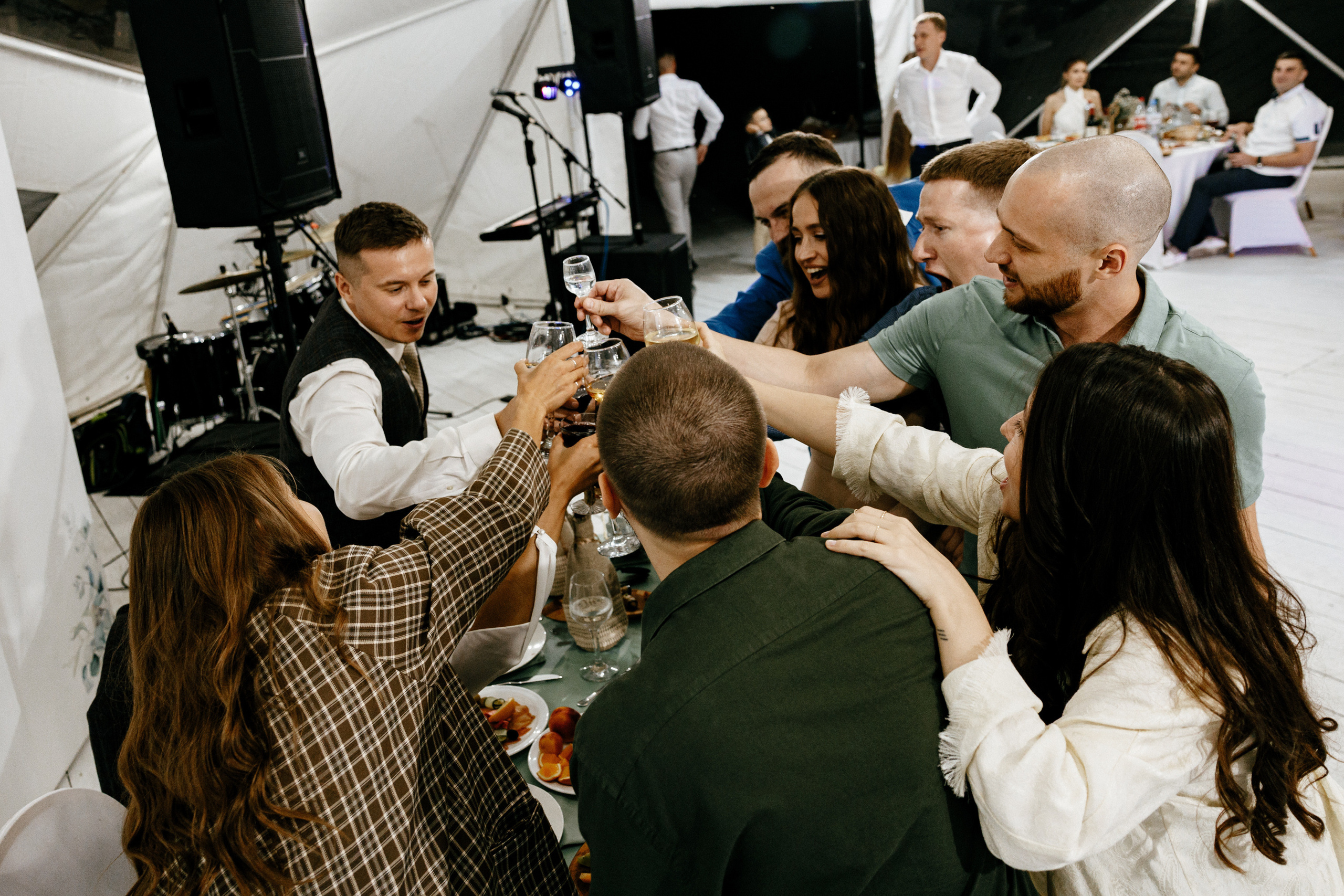 Дина и Антон. Шатер Яженю. Свадебный фотограф Балчугова Мария Екатеринбург
