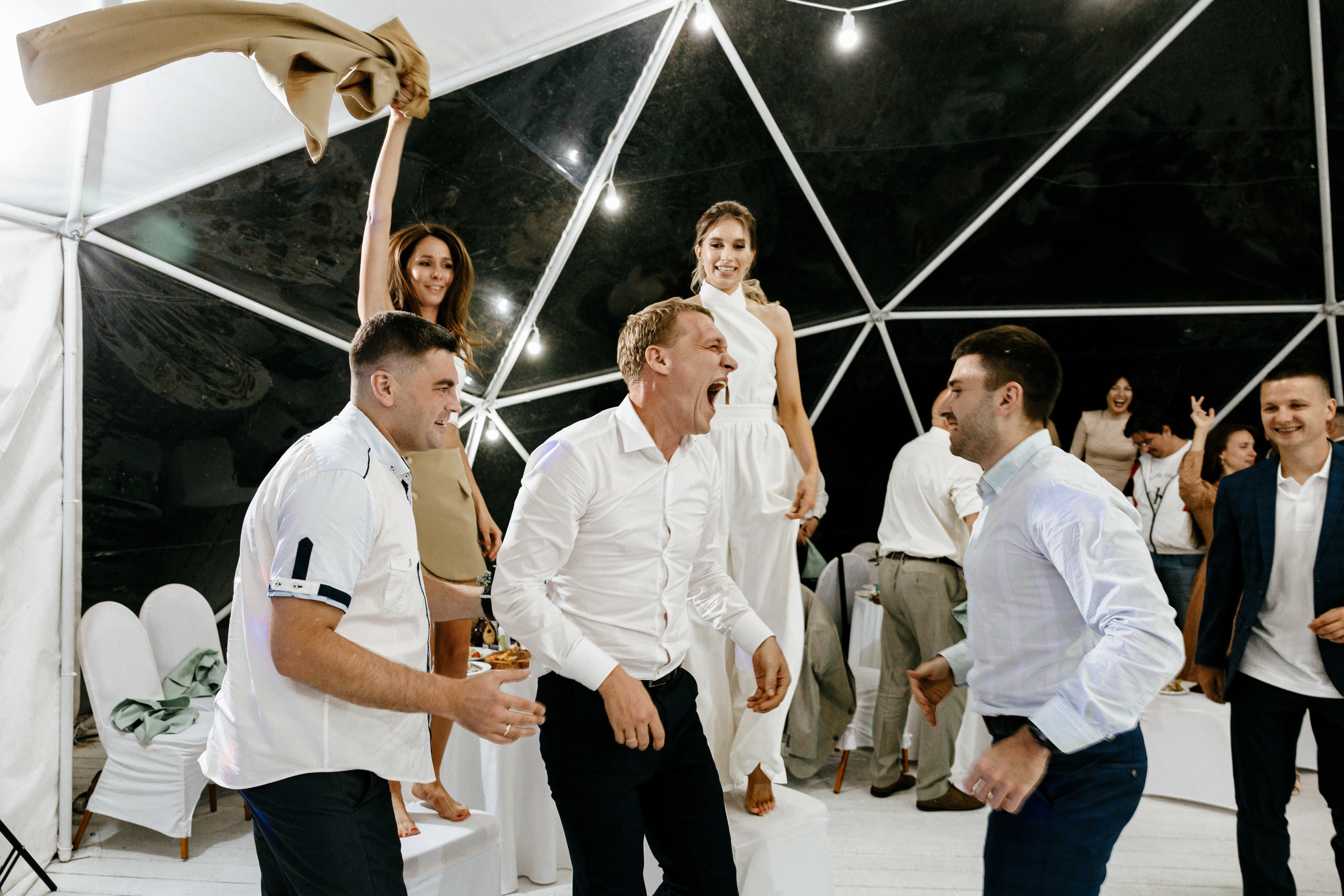 Дина и Антон. Шатер Яженю. Свадебный фотограф Балчугова Мария Екатеринбург