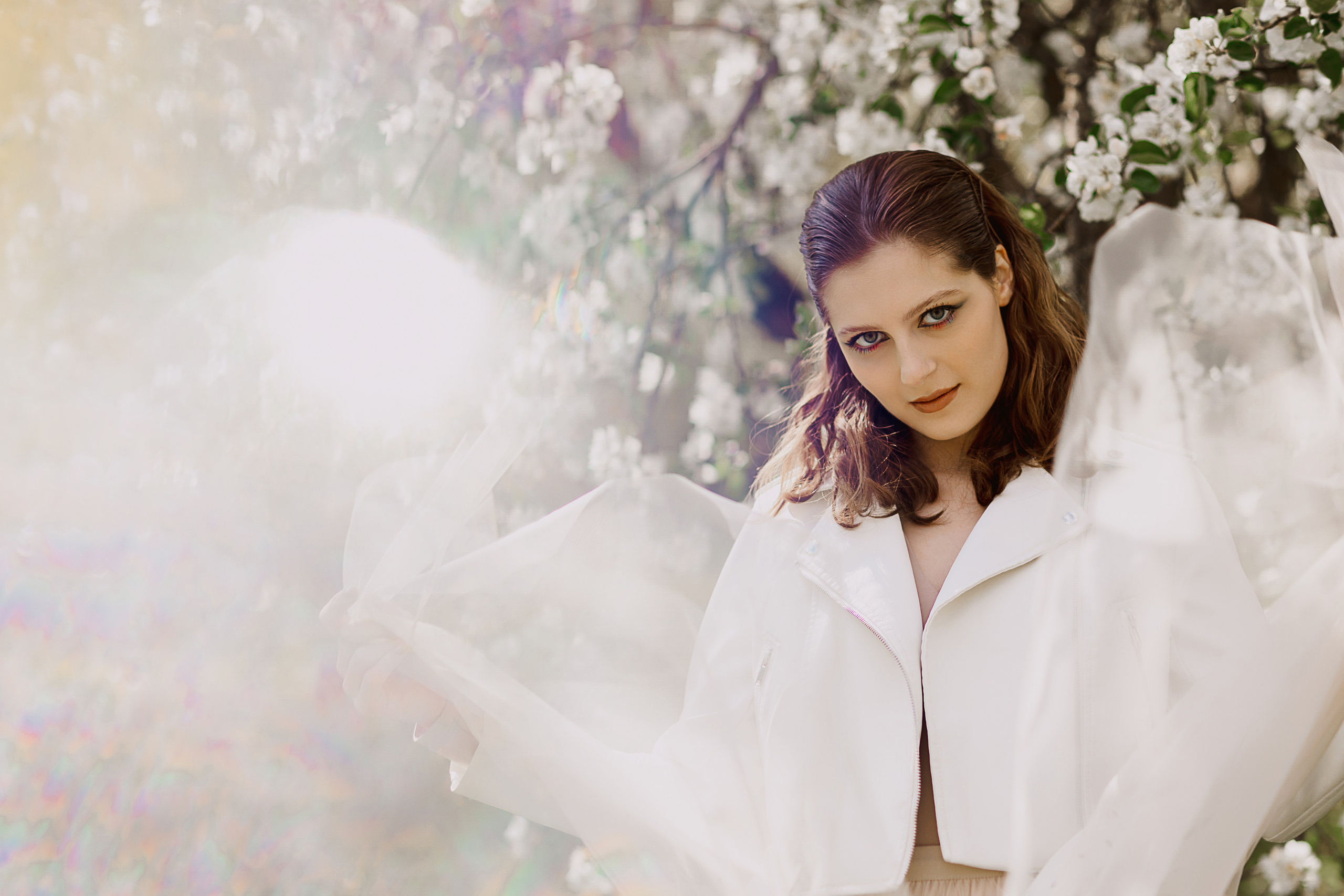 Женская фотосессия в цветущем саду. Семейный и женский фотограф в Москве Надежда Воробьева