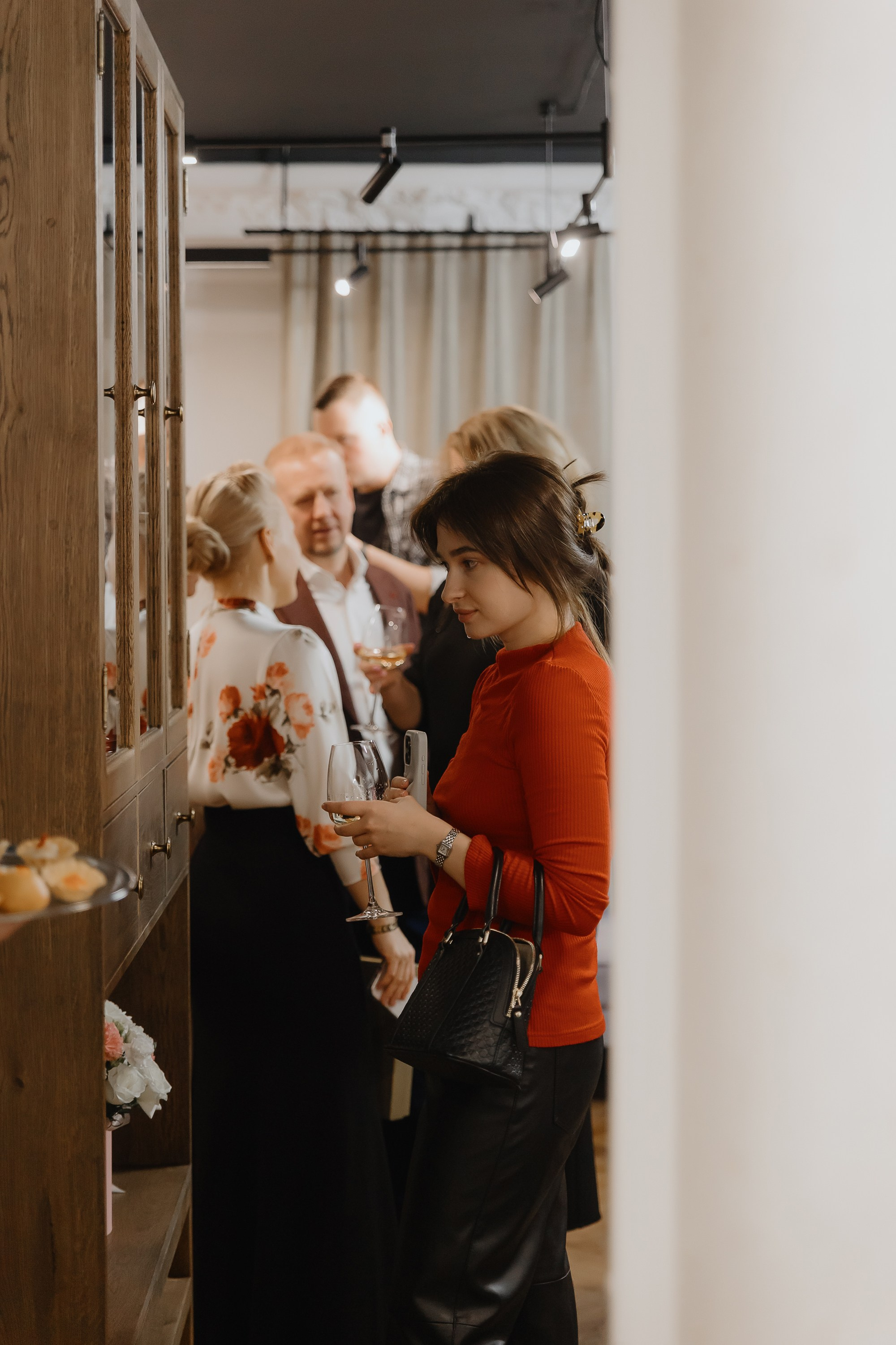 Открытие нового пространства интерьерного салона L. DECO в феврале 2025. L. Deco интерьерный салон. Краски/обои/лепной декор