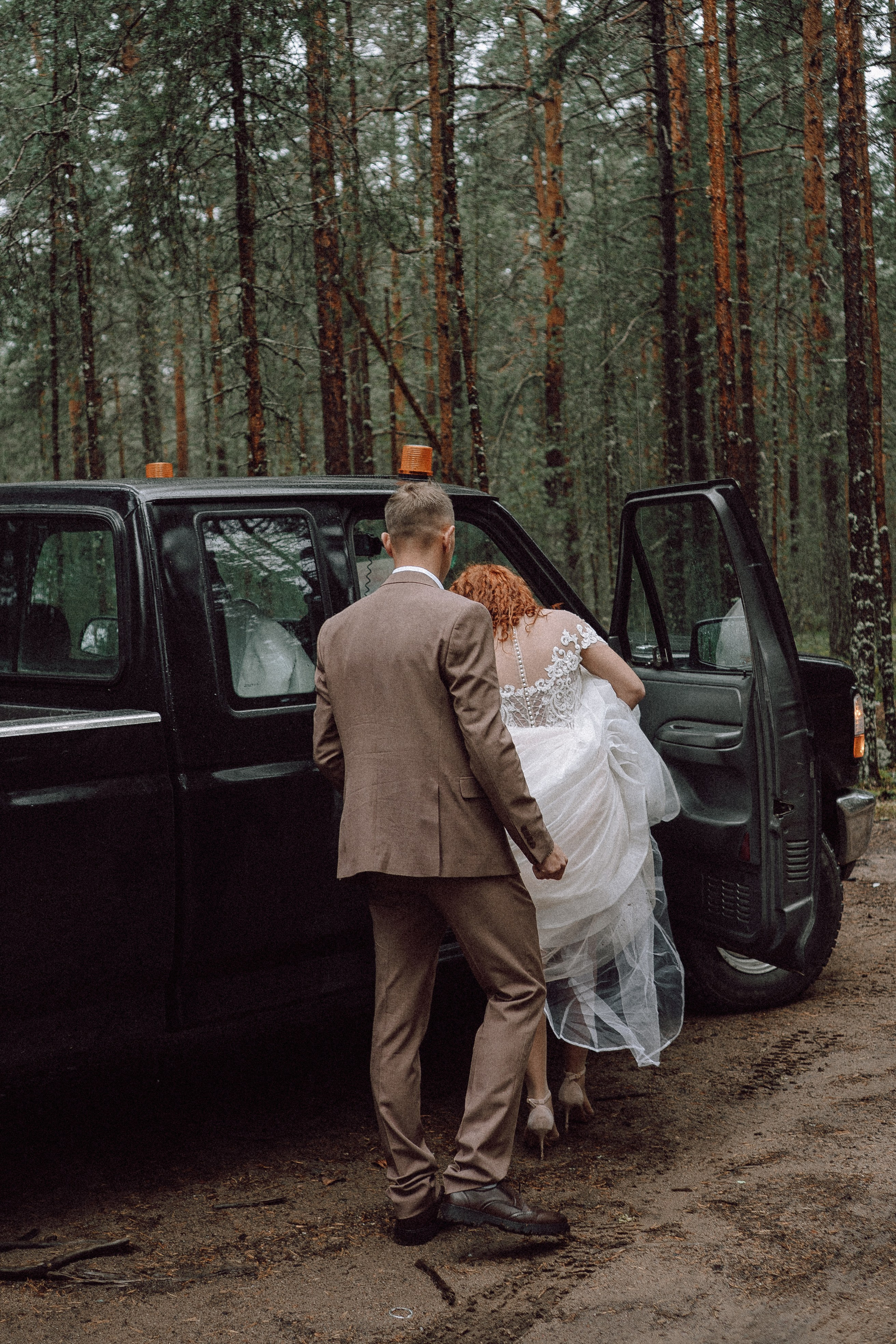 СВАДЕБНАЯ ФОТОСЕССИИЯ ПАРЫ В ГОРОДЕ ПРИОЗЕРСК В СОСНОВОМ ЛЕСУ И С ПИКАПОМ. Профессиональный фотограф, Санкт-Петербург — Виктория Богомолова