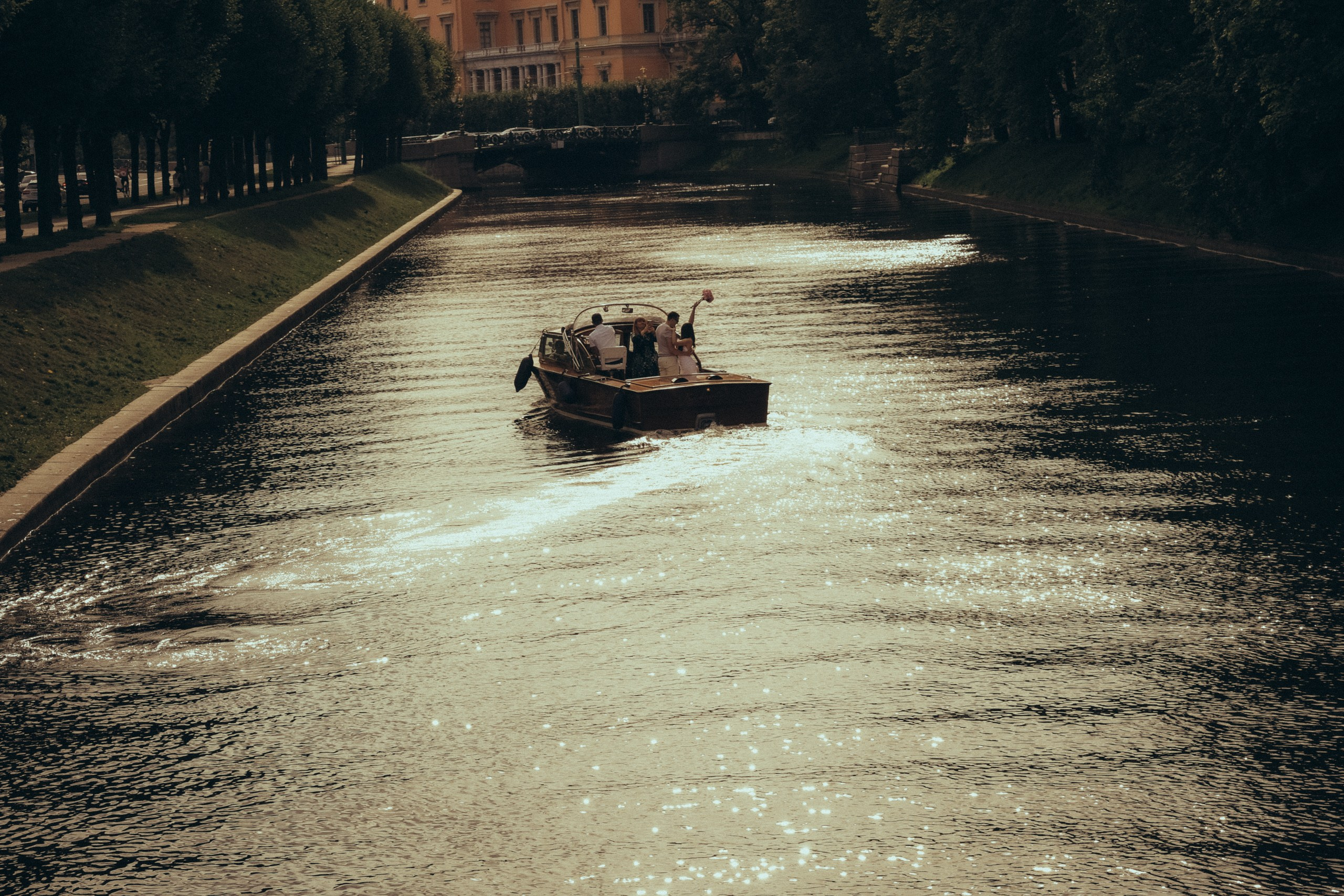 СВАДЕНБНАЯ СЬЕМКА НА КАТЕРЕ ПО КАНАЛАМ САНКТ-ПЕТЕРБУРГА И В АКВАТОРИИ НЕВЫ. Профессиональный фотограф, Санкт-Петербург — Виктория Богомолова