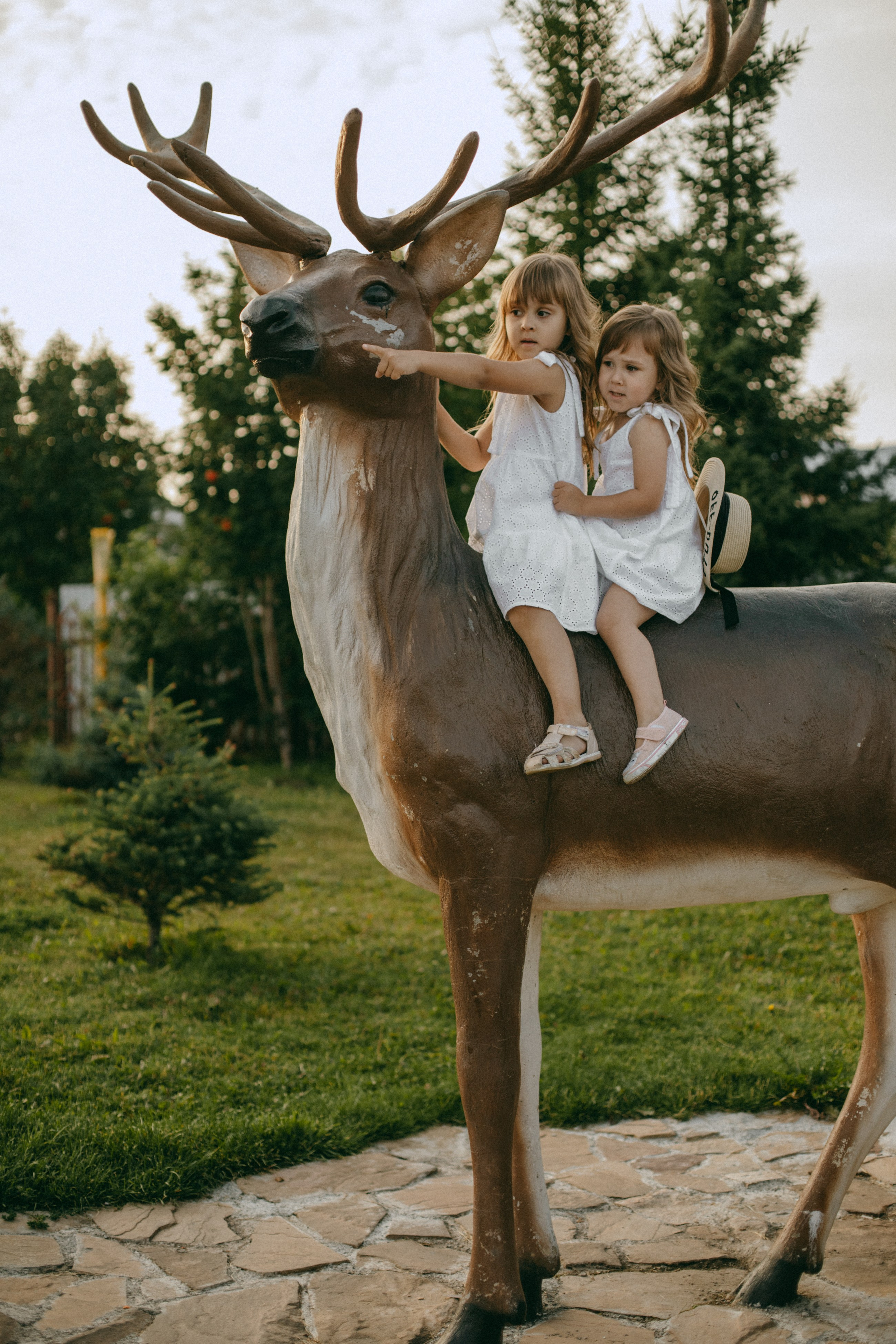 Эмма и Влада на летней прогулке с мамой. Фотограф Наталья Кургина Слюдянка Иркутск