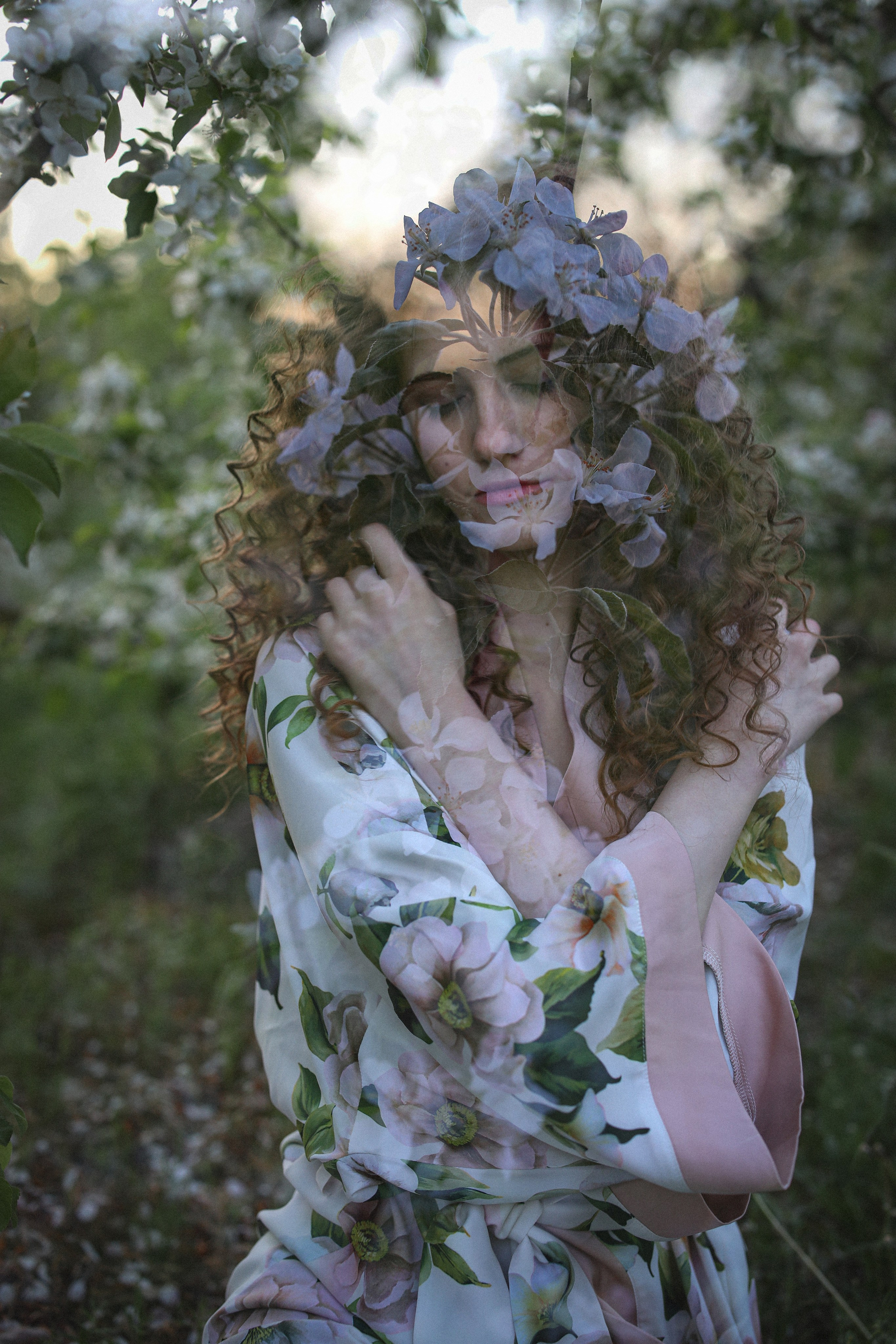 Лия. Яблоневый сад и одуванчики. Свадебный и семейный фотограф в Абхазии Жанна Соснина