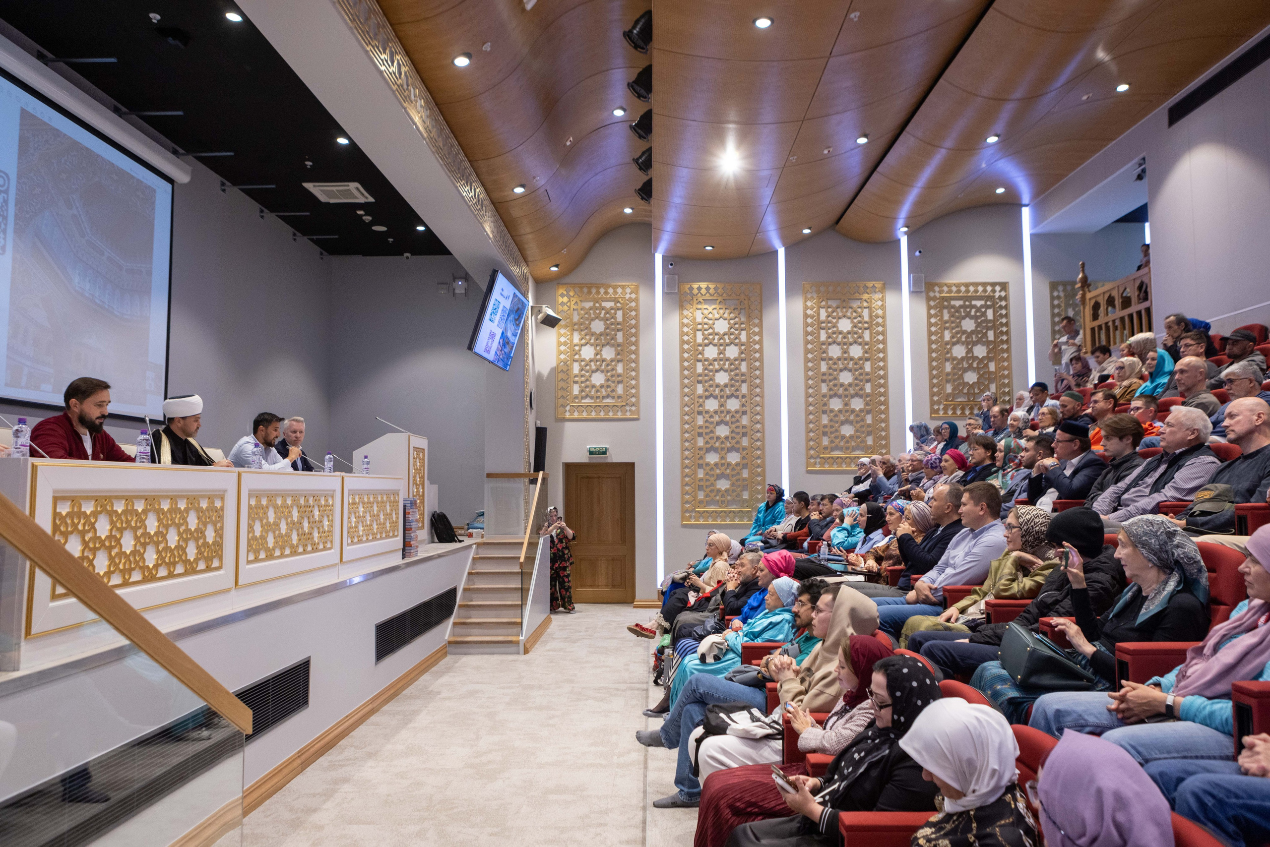 Репортаж с презентации книги — «Москва: город вязевый». Рекламный, предметный, репортажный, семейный фотограф и художник в Москве