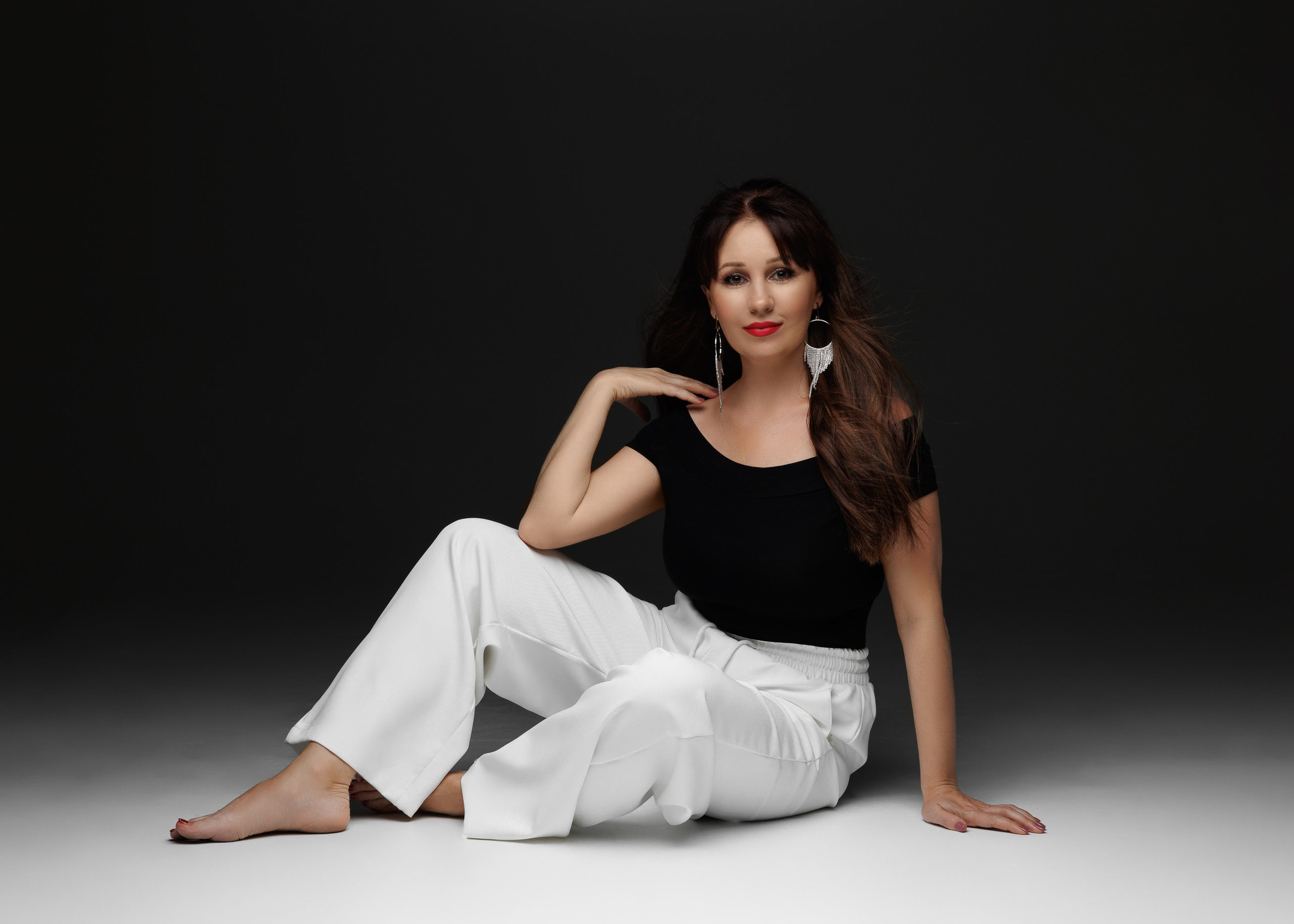 Брюки палаццо белые . Регулируемый пояс  на резинке . Размер 44 - 46 