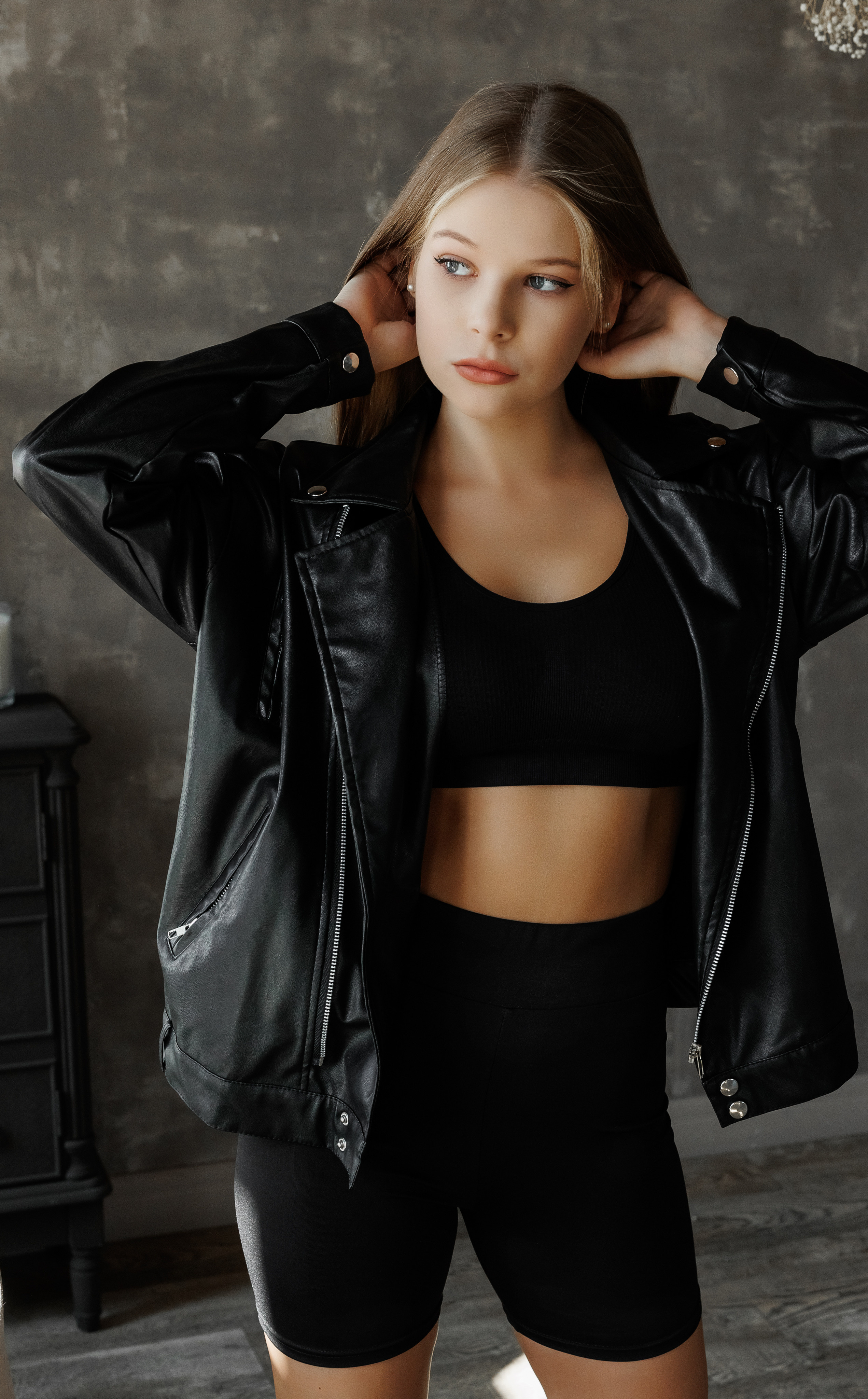 Куртка -  косуха . Цвет - чёрный . Подойдёт на размер 44 - 46