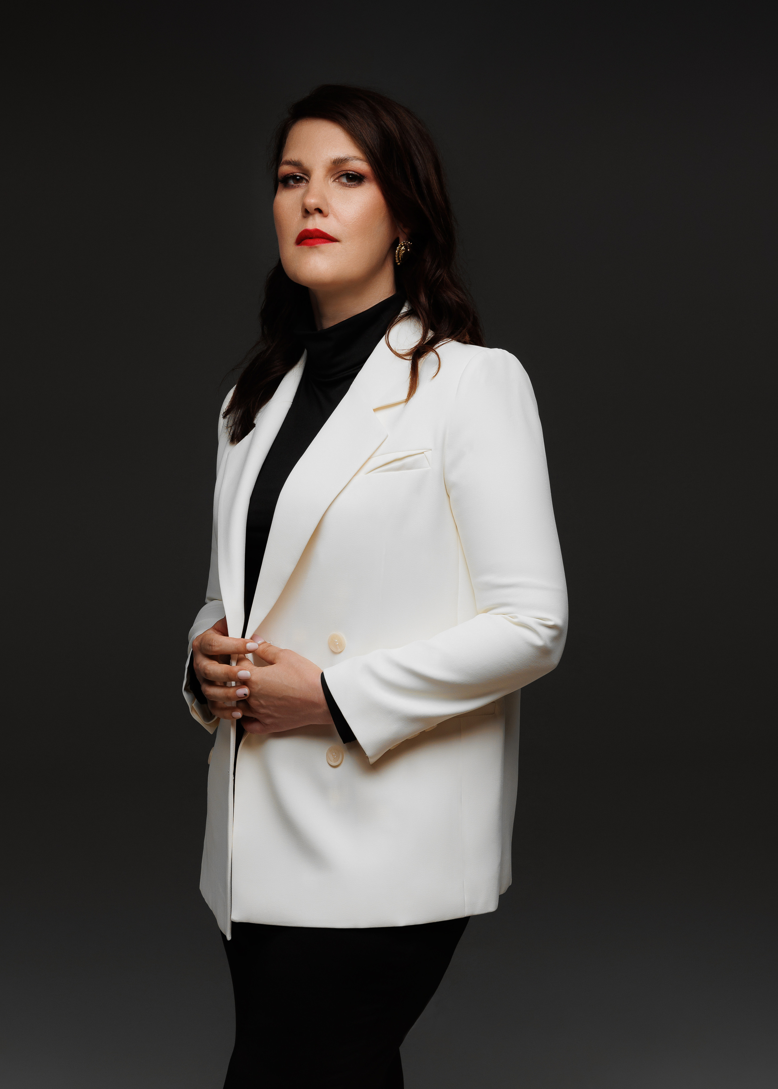 Пиджак классический , свободного силуэта . Цвет - молочный. Размер 44 - 48 