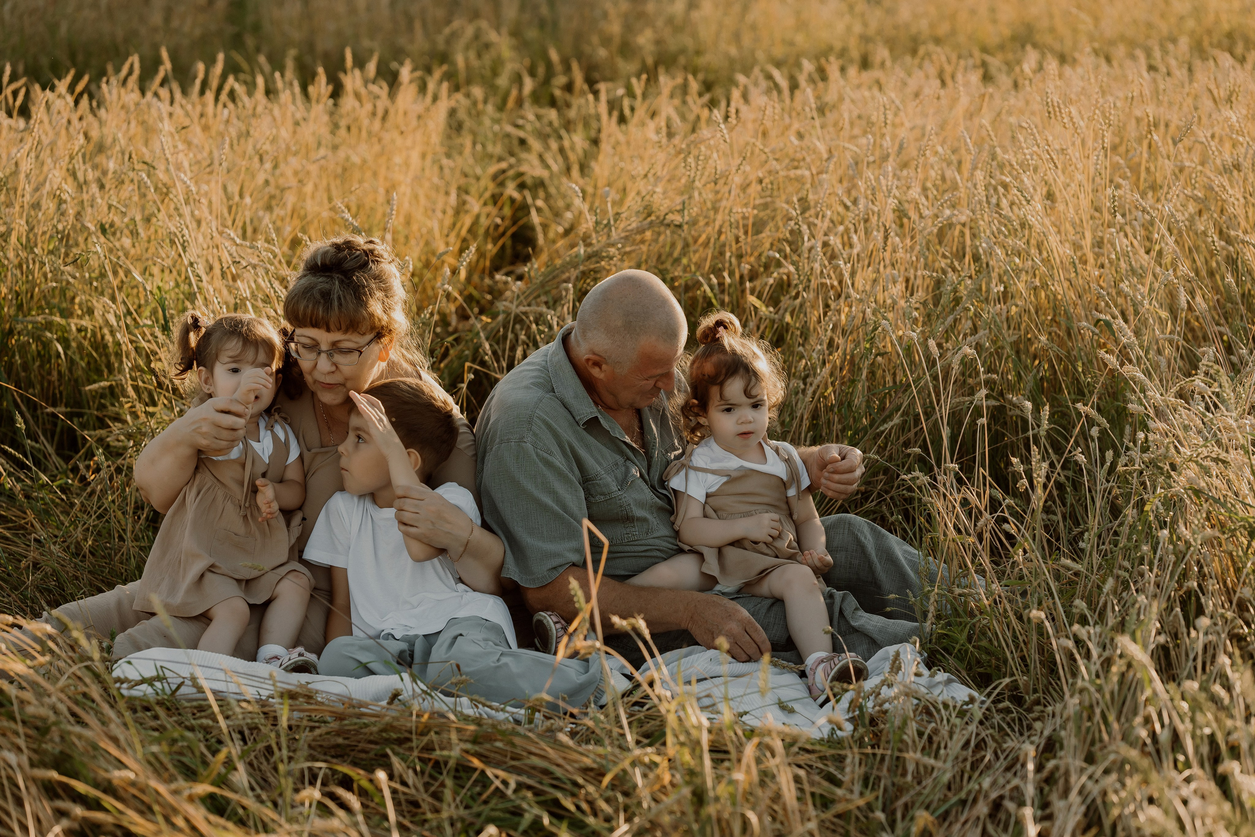 Съемка с внуками. Свадебный и индивидуальный фотограф в Суворове Клюева Мария