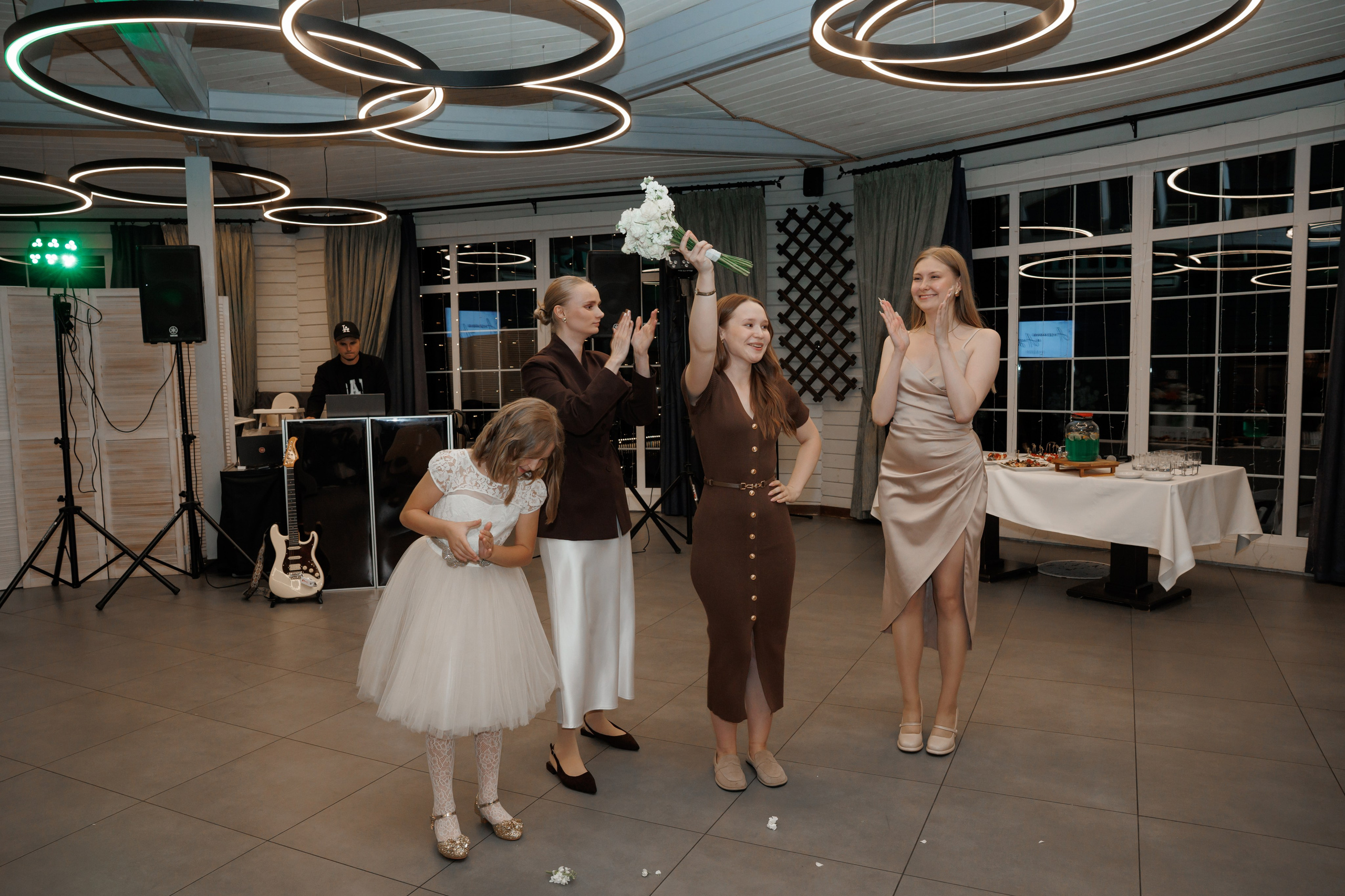 Регистрация в отеле Fish Point, ЗАГС Бутово, прогулка в Остафьево. Свадебный и репортажный фотограф (Москва, Королев и другие)