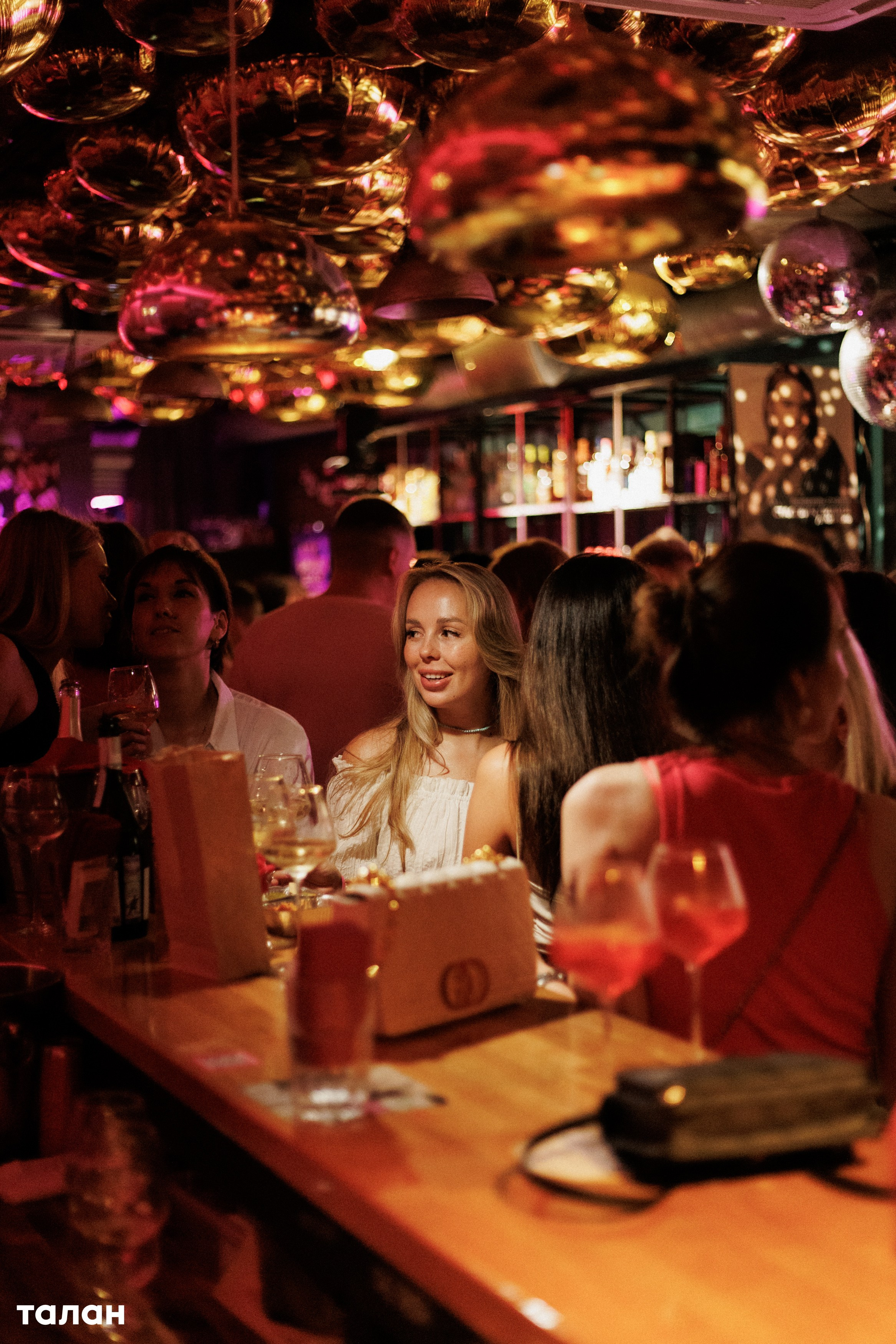 ВИНОТЕКА [бар+магаз] — BIRTHDAY PARTY. СВОИ. ФОТООТЧЕТЫ-СОБЫТИЯ-МЕСТА