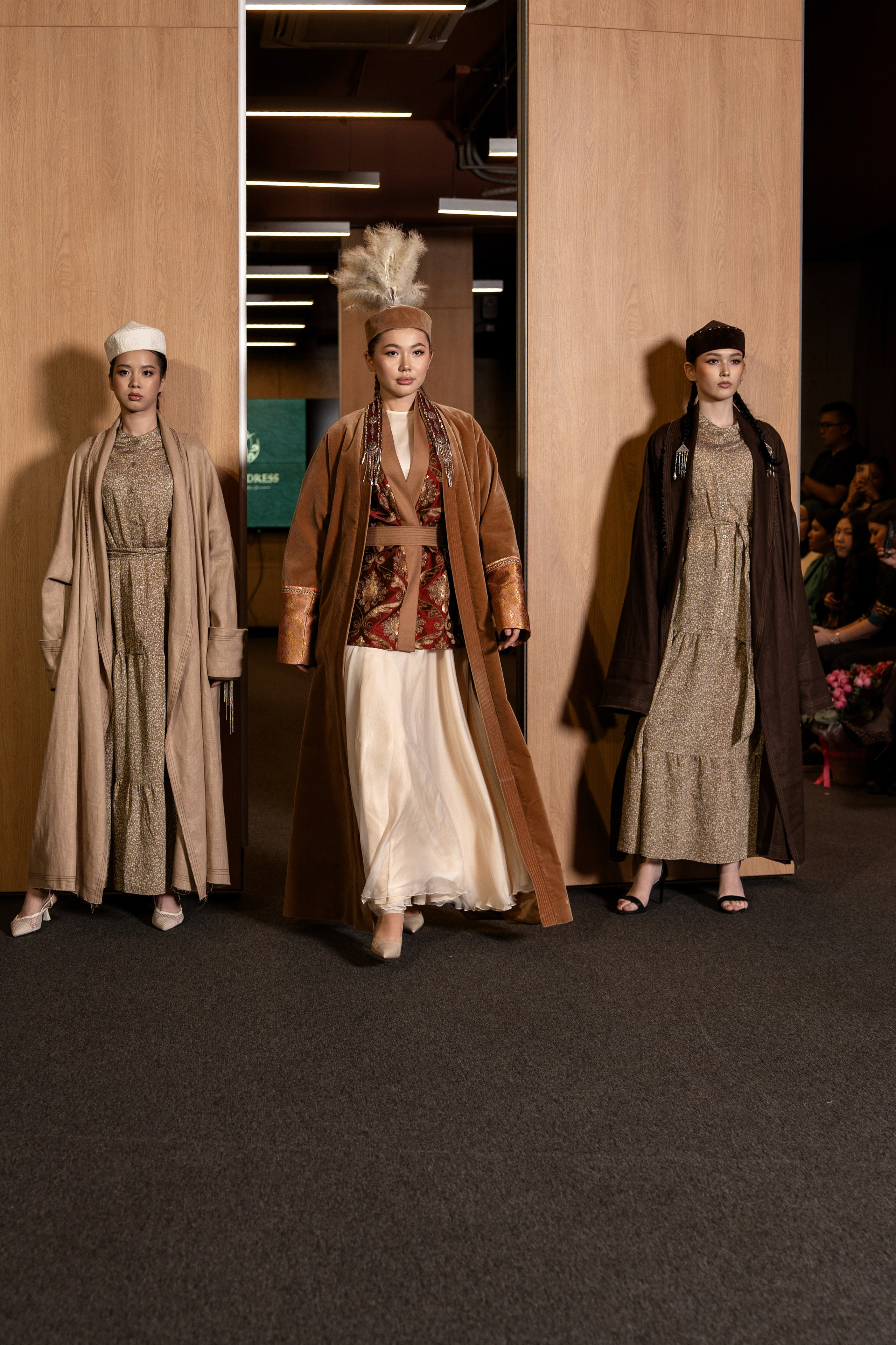 Brand NIET DRESS. Сайт Алматинского НЮ АРТ, будуар и фэшн фотографа Дениса Карпенко