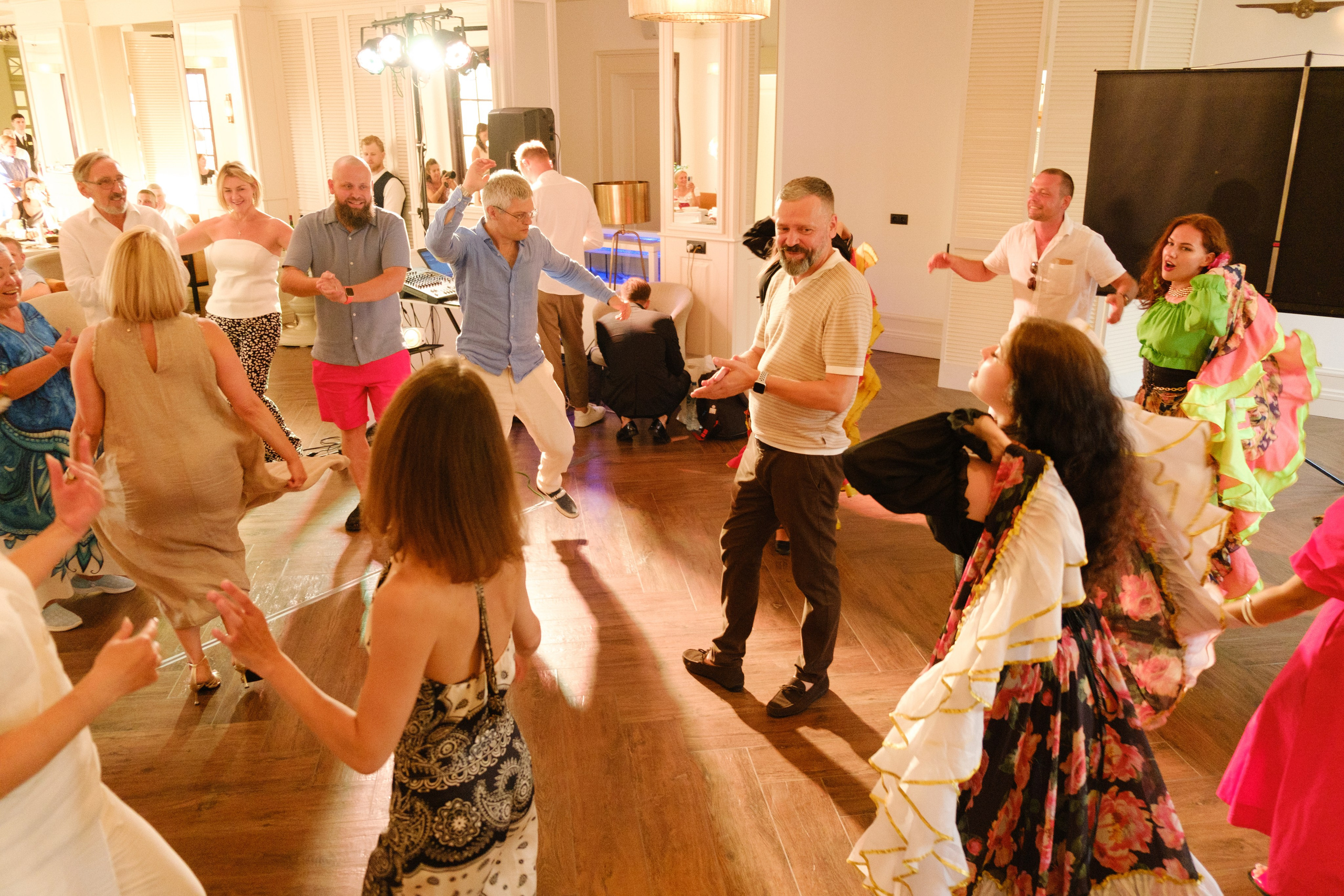 Фотограф на юбилей в Крыму | Съемка дня рождения | Илья Желдак. Профессиональная фотосъемка в Крыму. Натуральные эмоции и живые кадры. Забронируйте дату прямо сейчас!