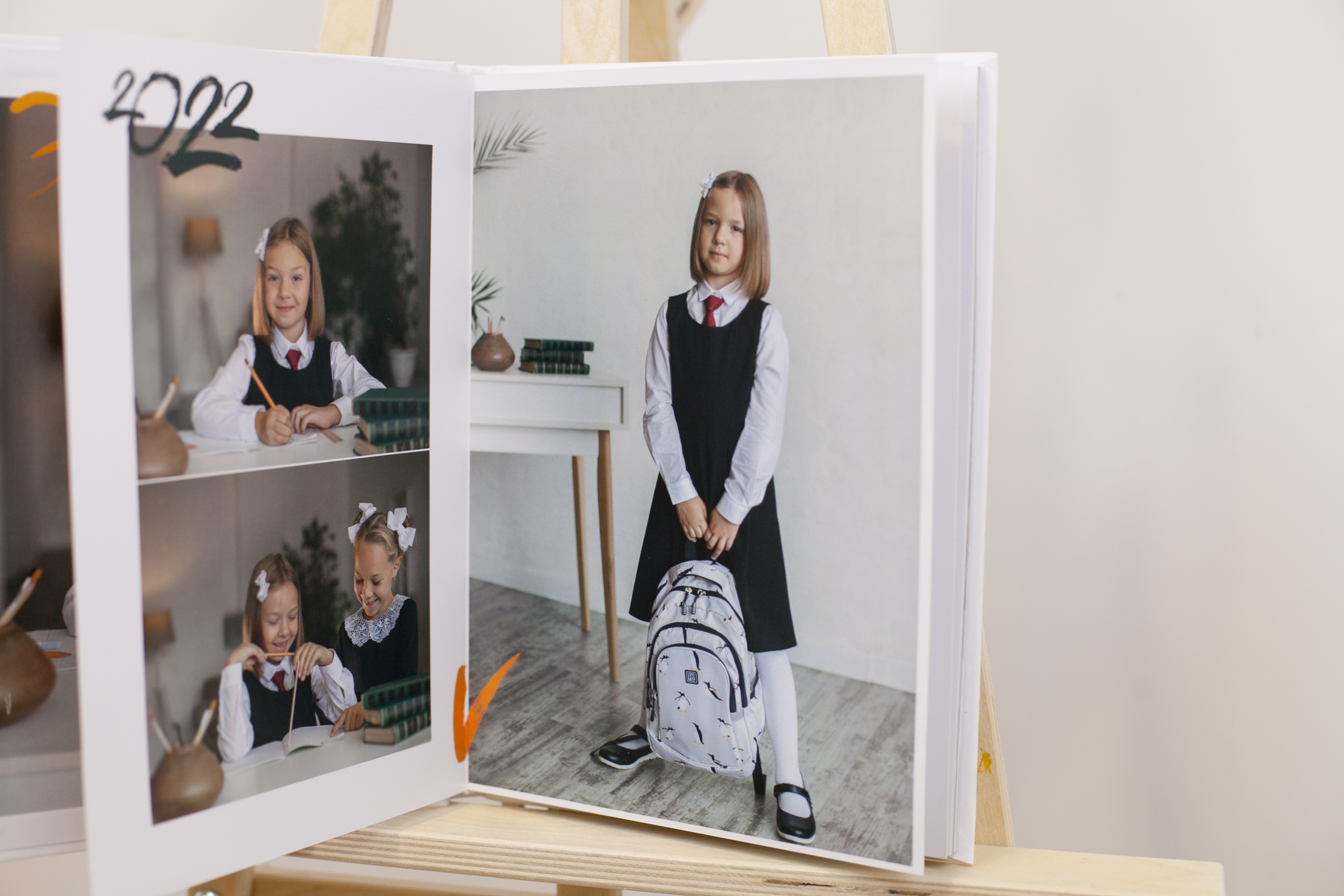 VIP альбом для младших классов. Ирина Коновалова школьный фотограф. Выпускные альбомы Ярославль