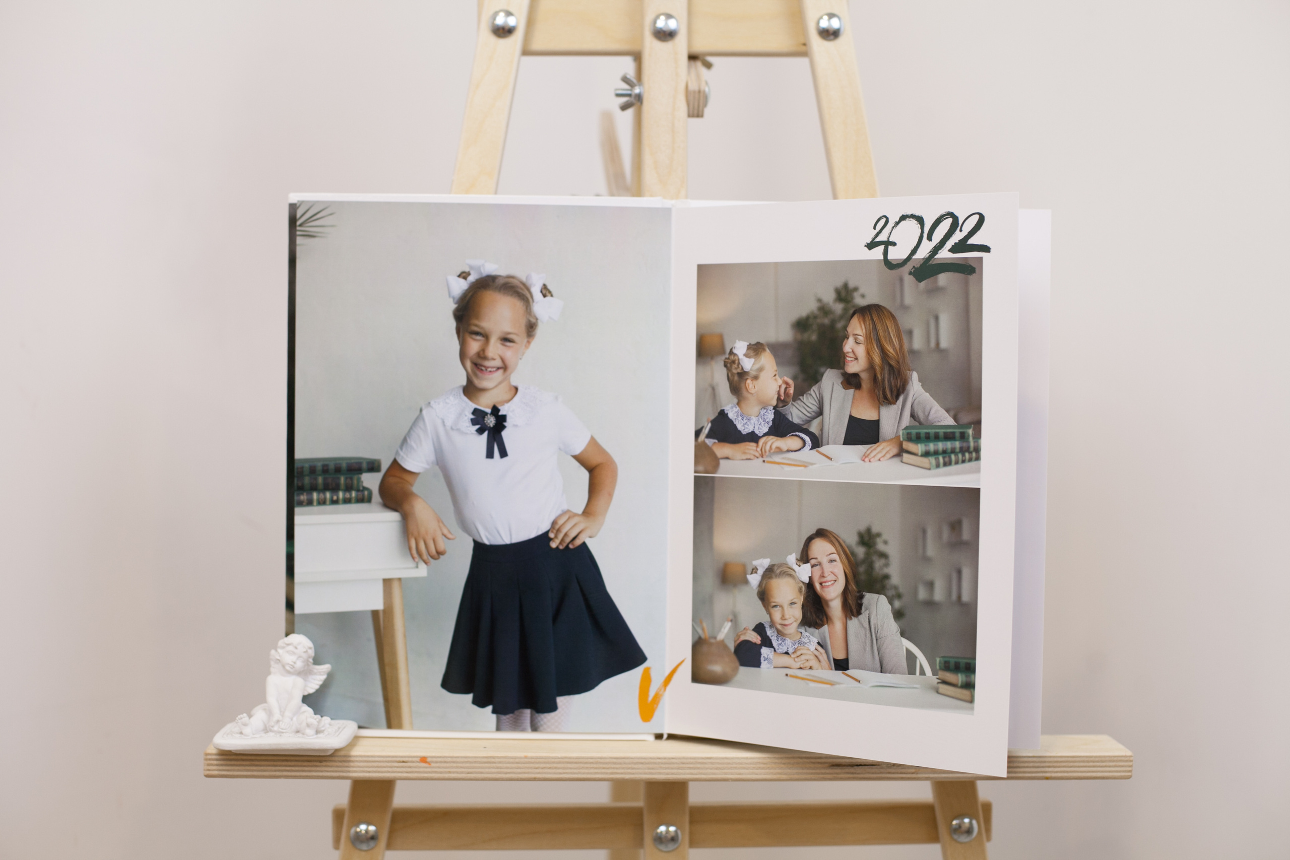 VIP альбом для младших классов. Ирина Коновалова школьный фотограф. Выпускные альбомы Ярославль