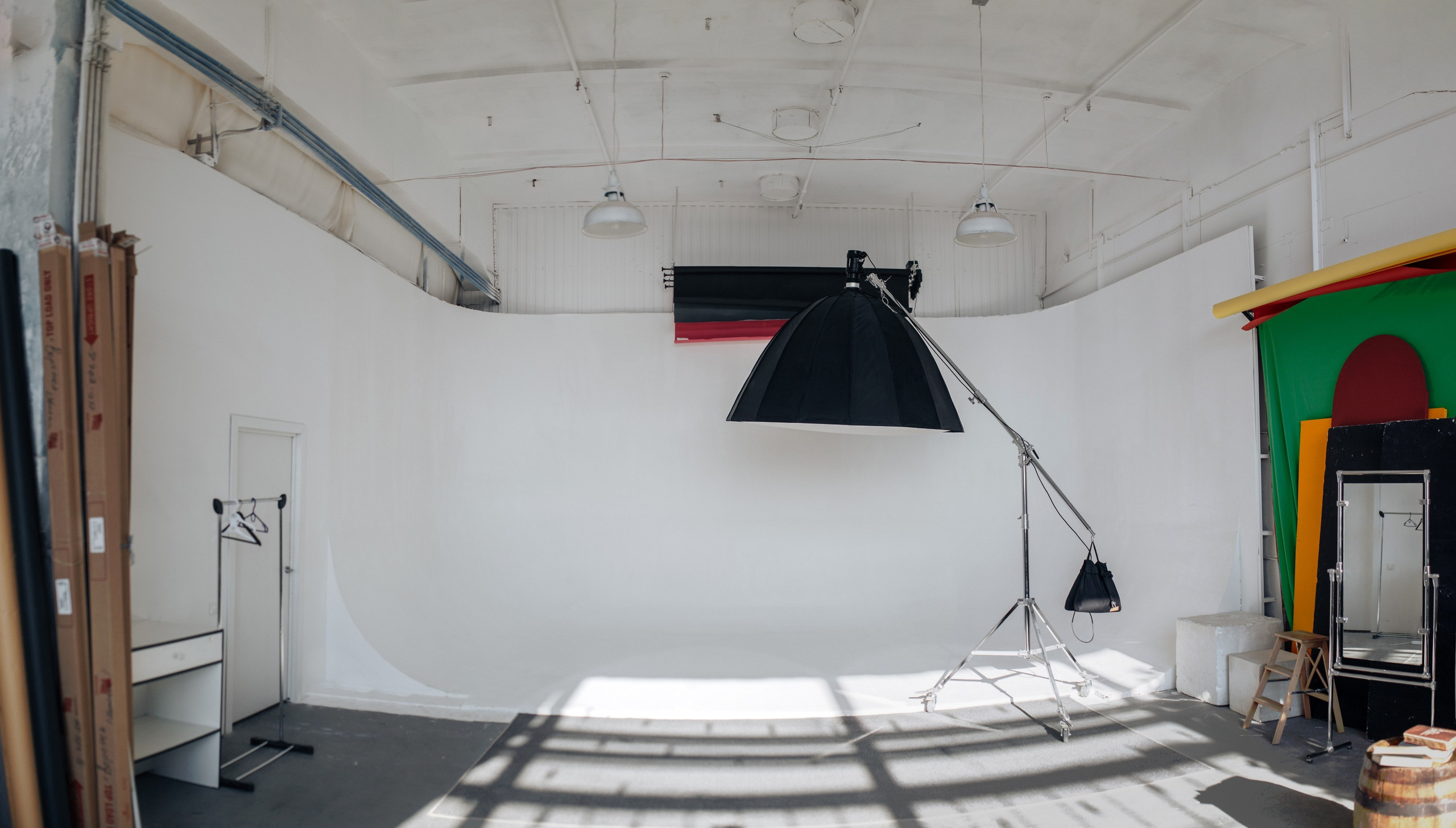 Фотомания зал Циклорама Pro. Свадебный и семейный фотограф в Воронеже Катя Фишка