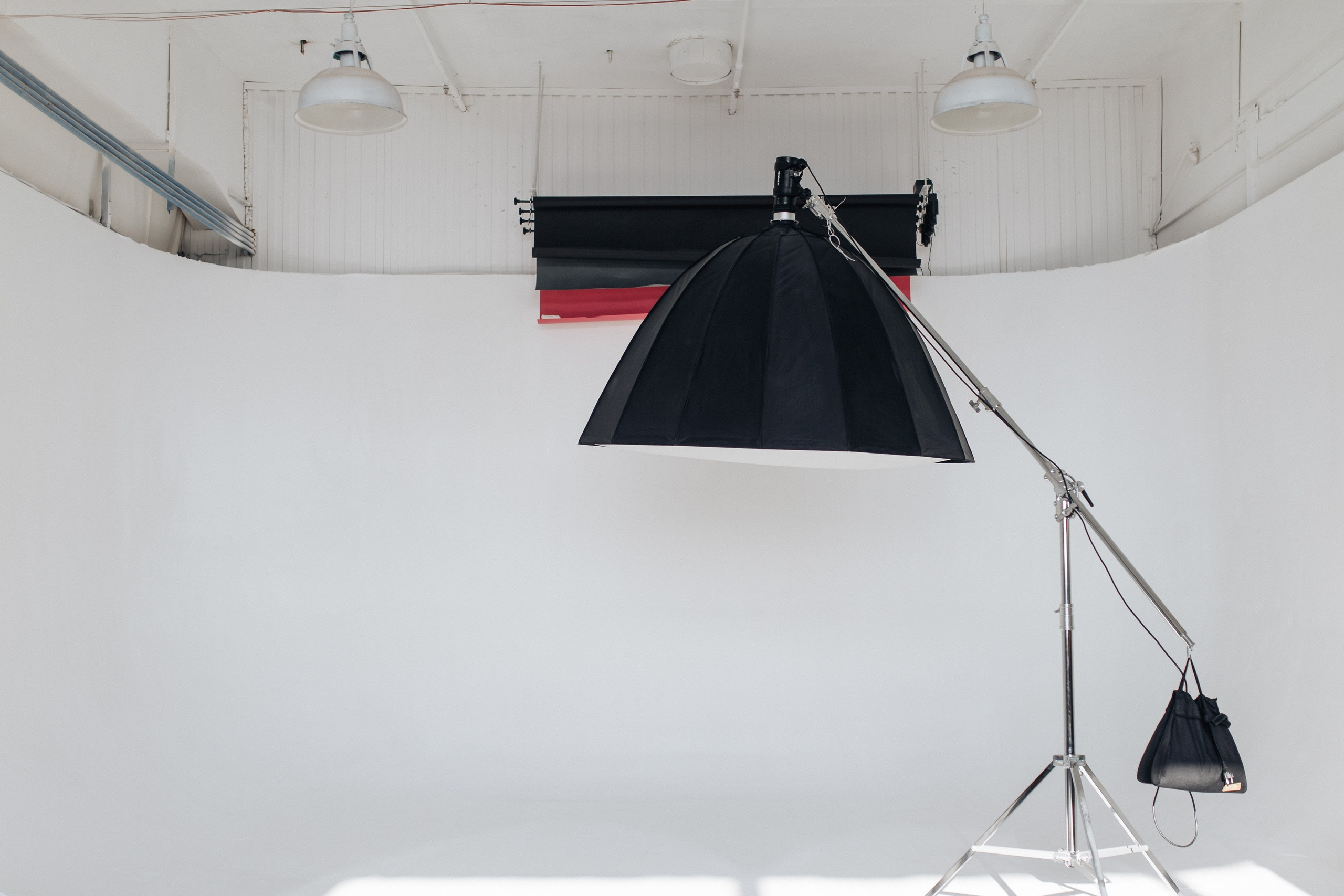 Фотомания зал Циклорама Pro. Свадебный и семейный фотограф в Воронеже Катя Фишка