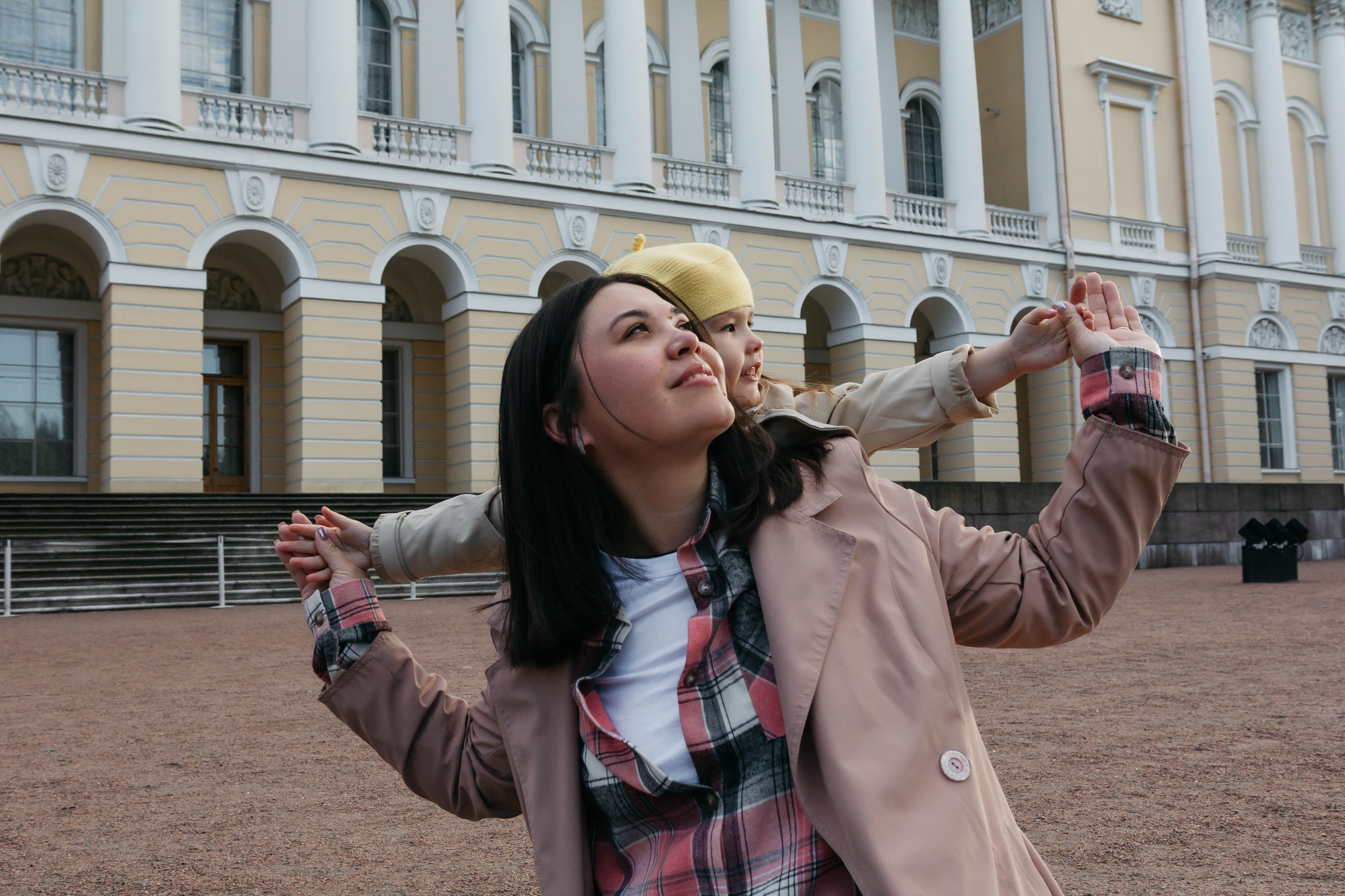 в парке фотопрогулка семейная фотосессия